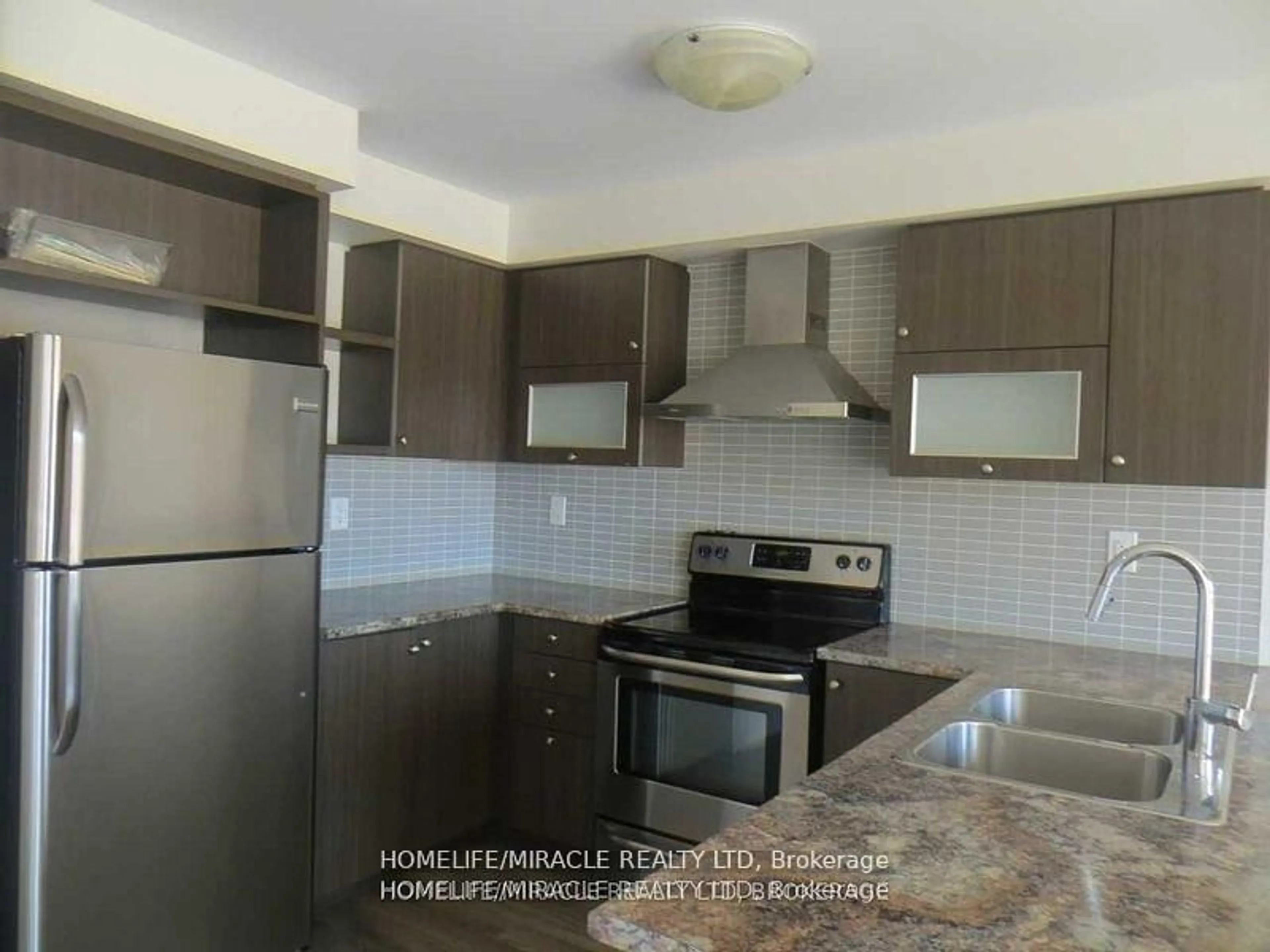 Standard kitchen, unknown for 142 Golden Springs Dr, Brampton Ontario L7A 0C7