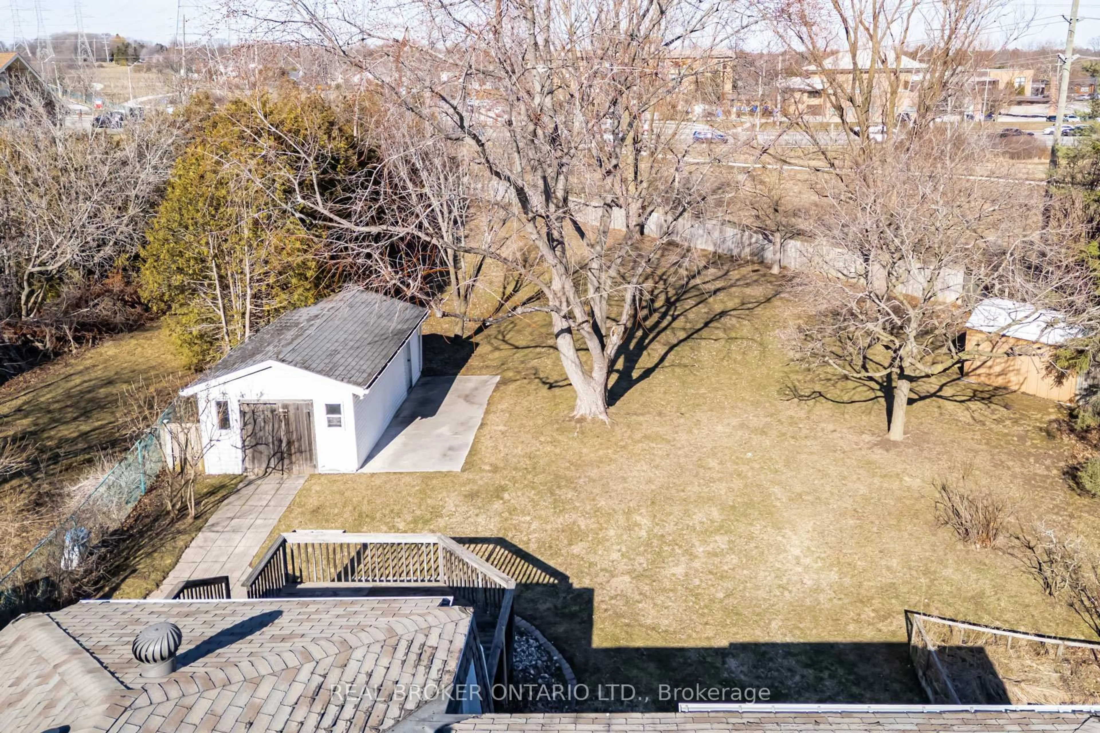 A pic from outside/outdoor area/front of a property/back of a property/a pic from drone, unknown for 1483 Brenner Cres, Burlington Ontario L7P 2V9