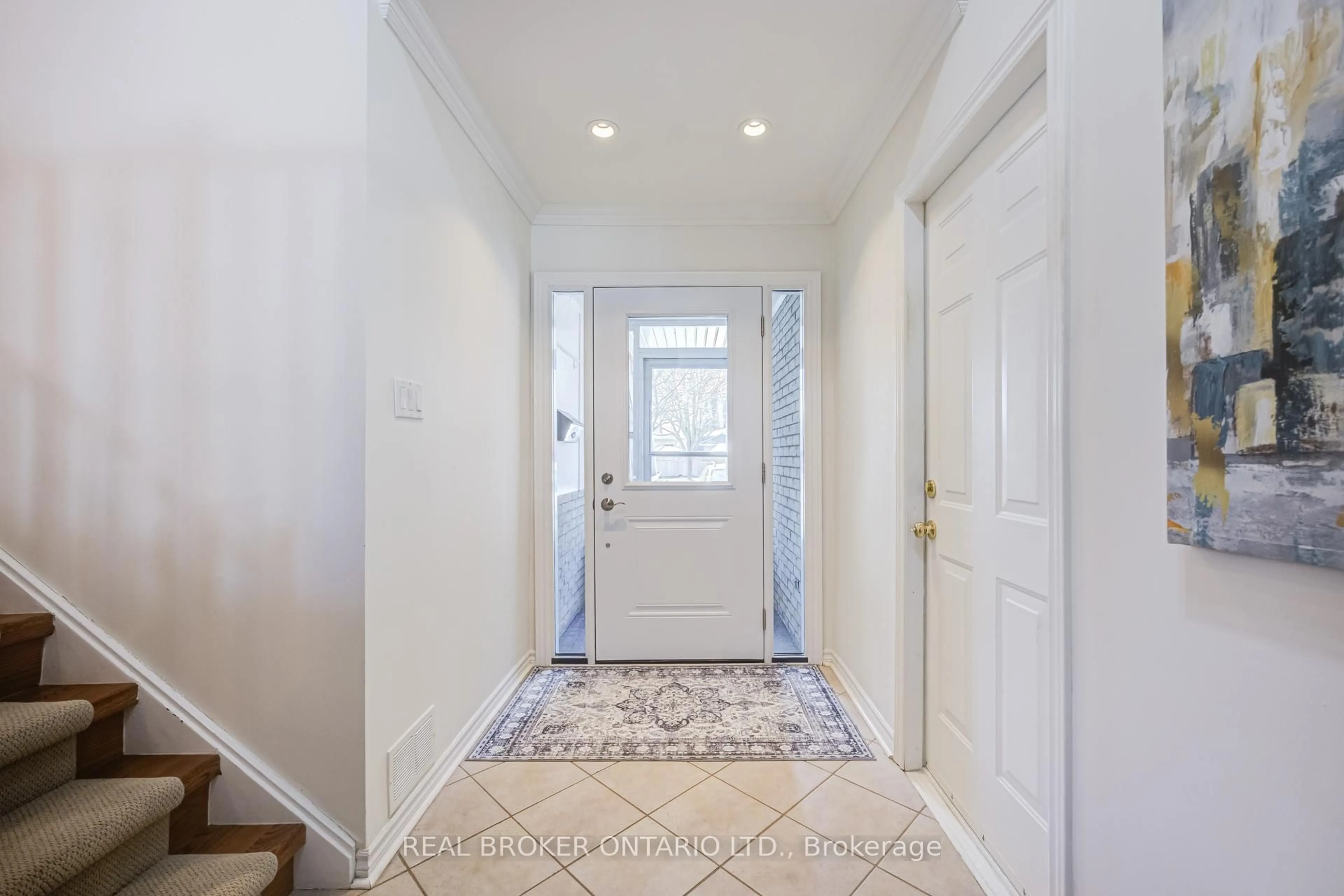 Indoor entryway for 1483 Brenner Cres, Burlington Ontario L7P 2V9