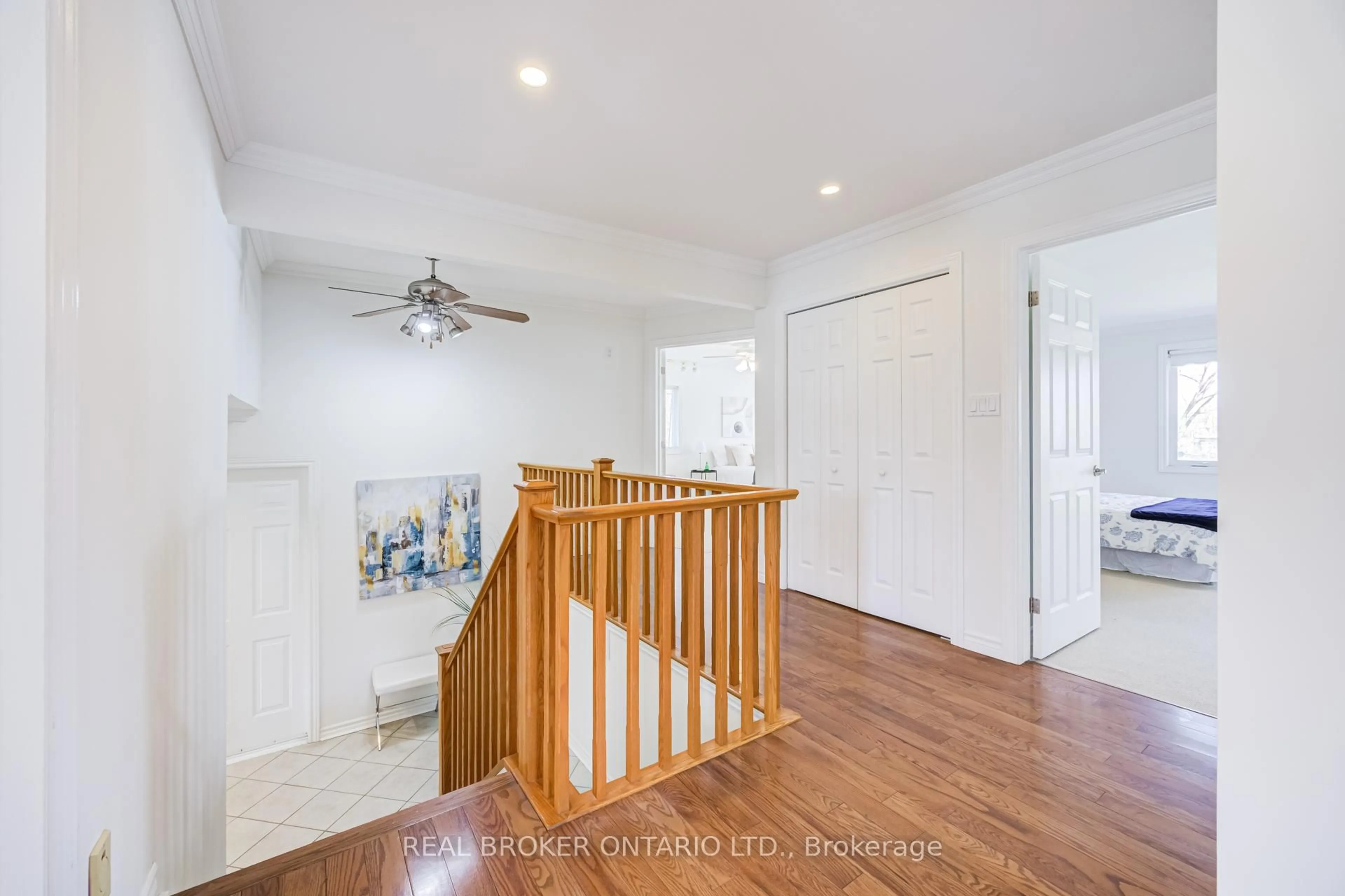 Indoor entryway for 1483 Brenner Cres, Burlington Ontario L7P 2V9