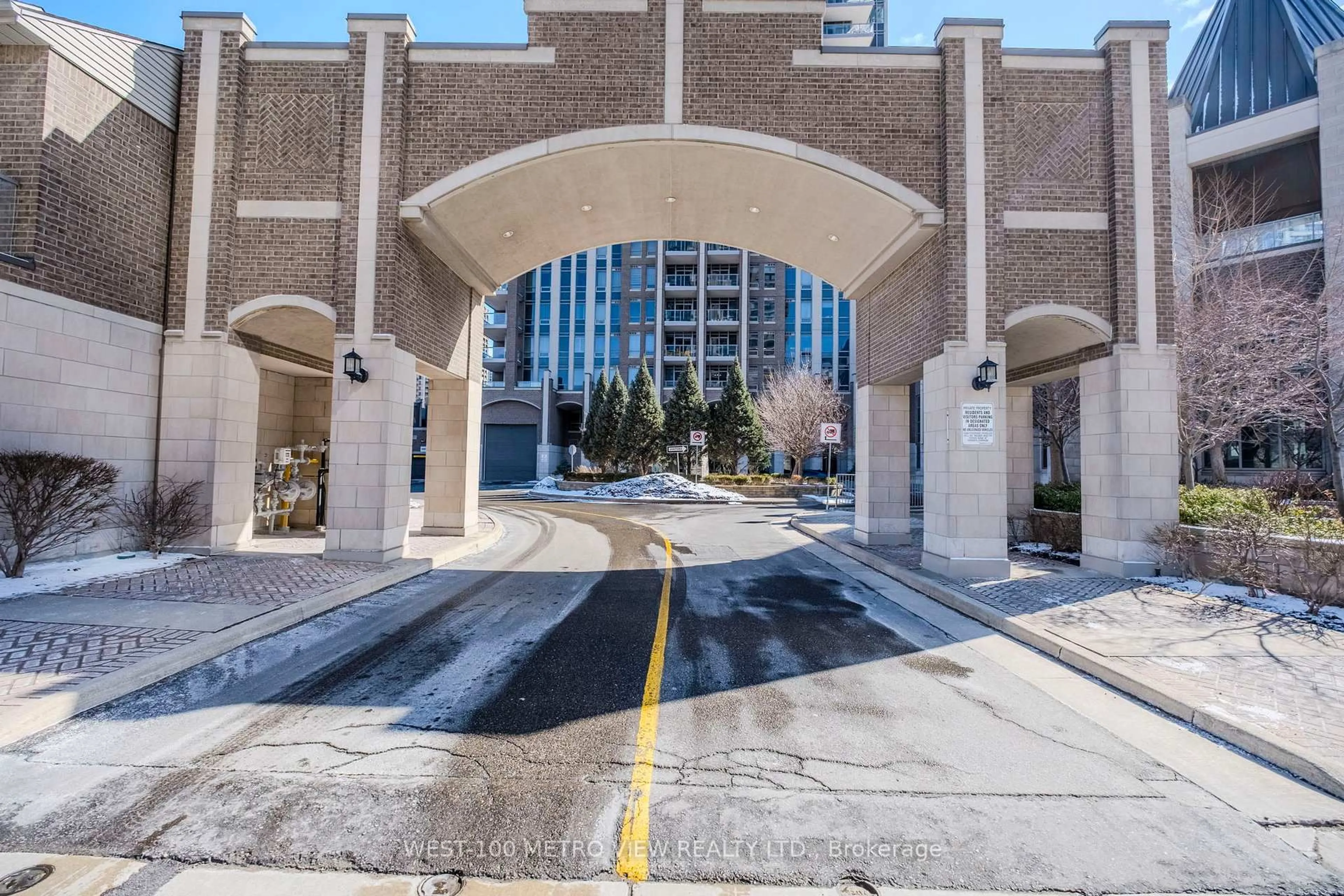 Indoor foyer for 388 Prince Of Wales Dr #1807, Mississauga Ontario L5B 0A1