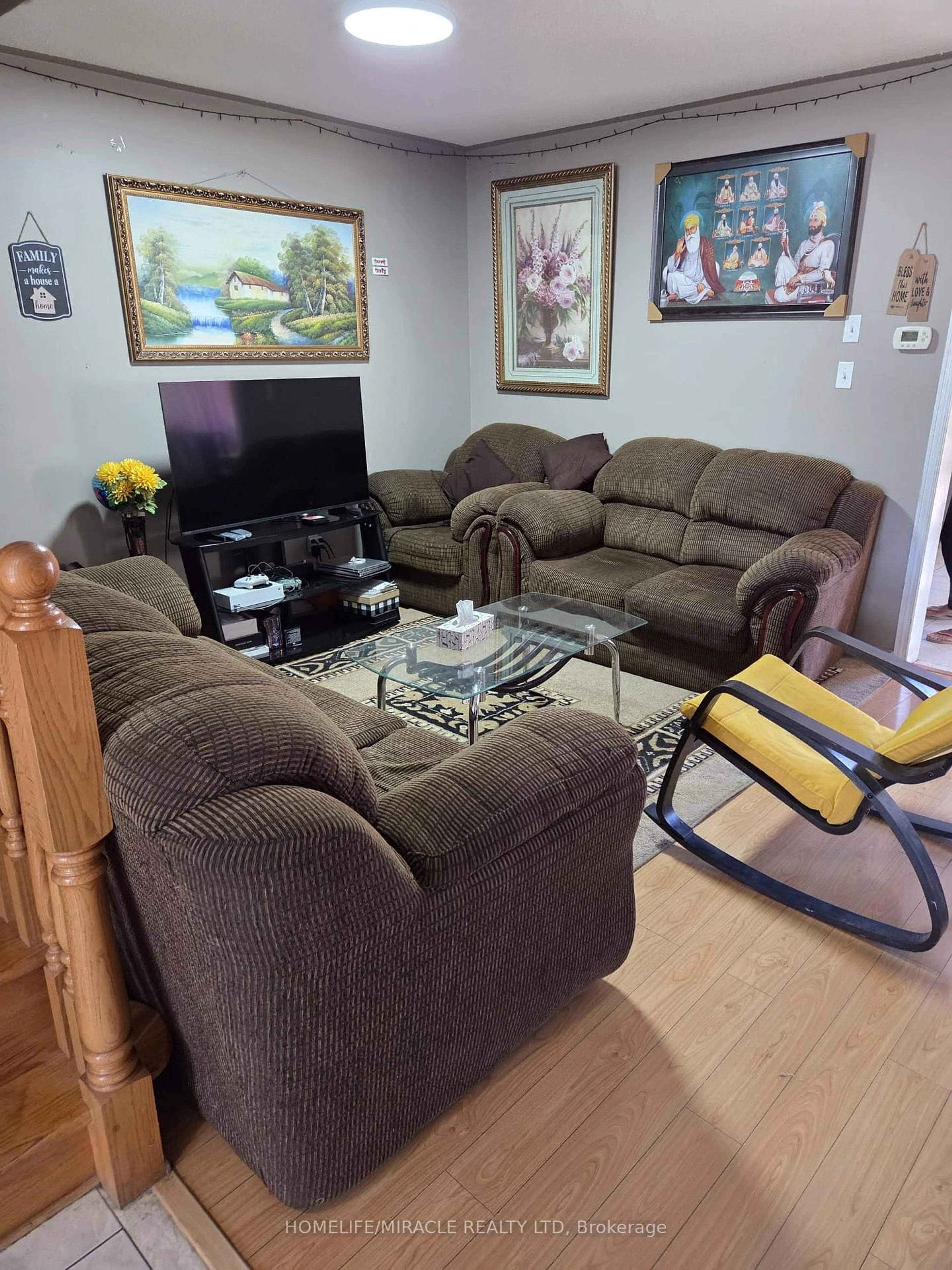 Living room with furniture, unknown for 62 Skylar Circ, Brampton Ontario L6P 0Z2