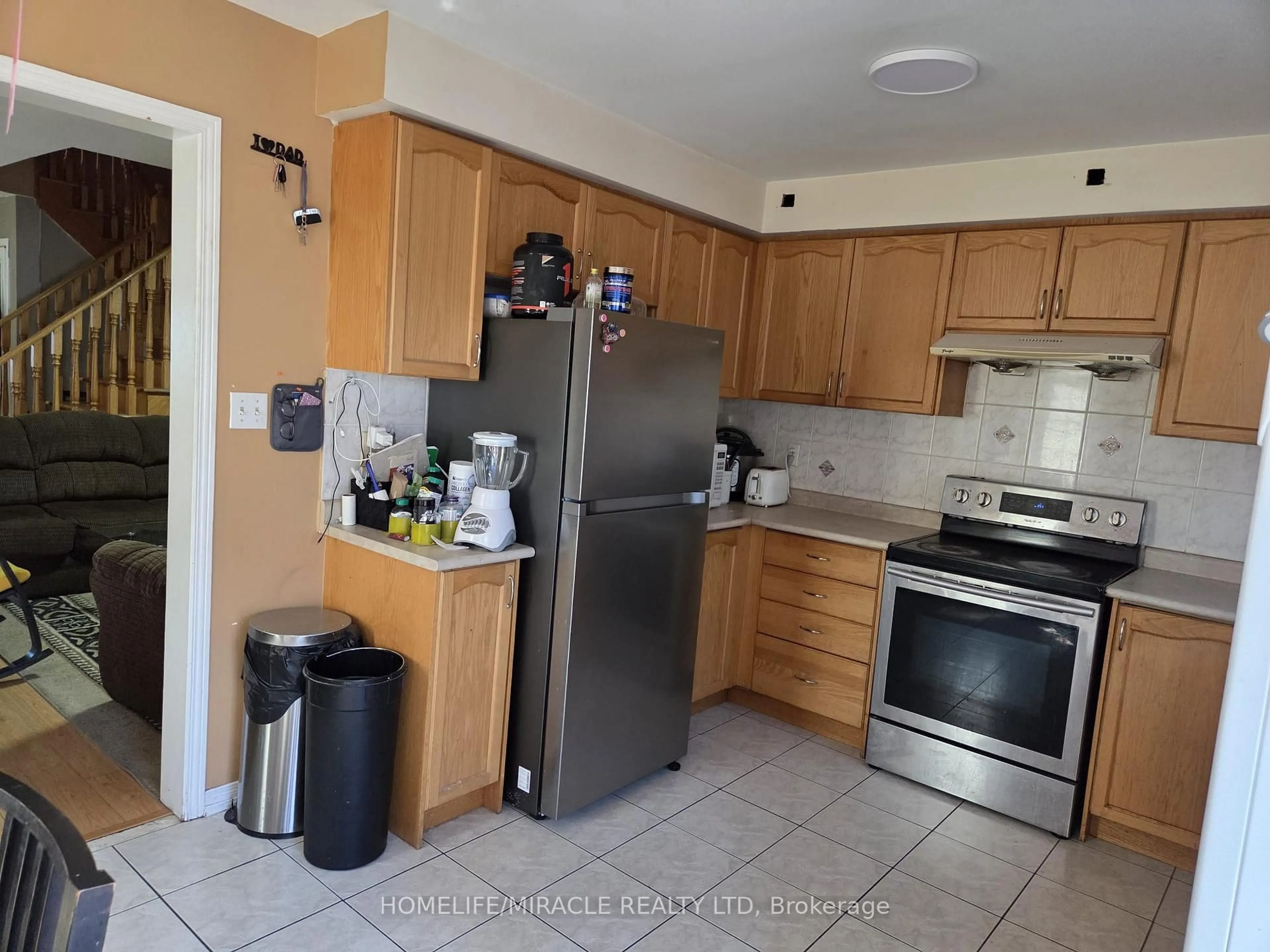 Standard kitchen, unknown for 62 Skylar Circ, Brampton Ontario L6P 0Z2