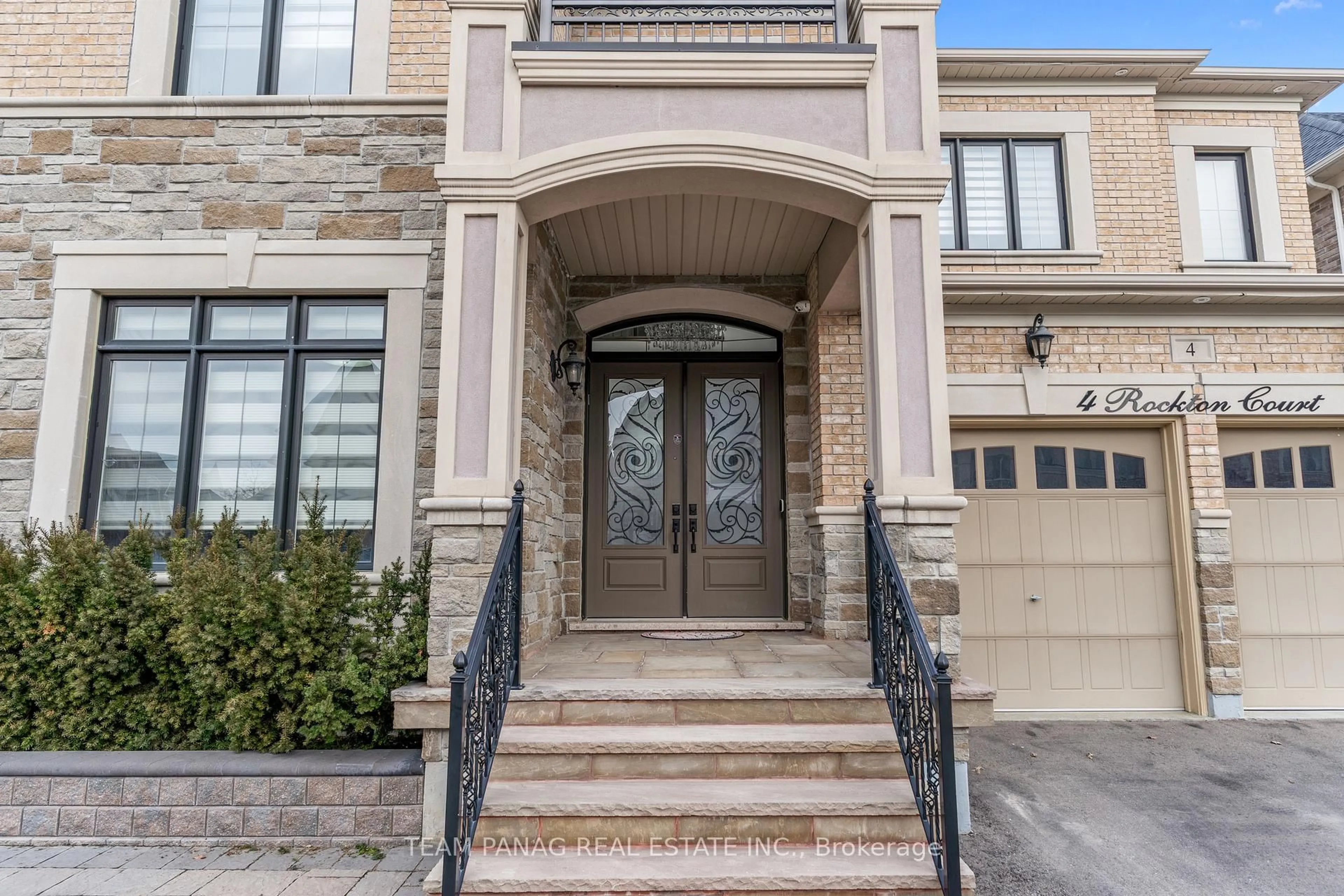 Unknown for 4 Rockton Crt, Brampton Ontario L6P 4G6