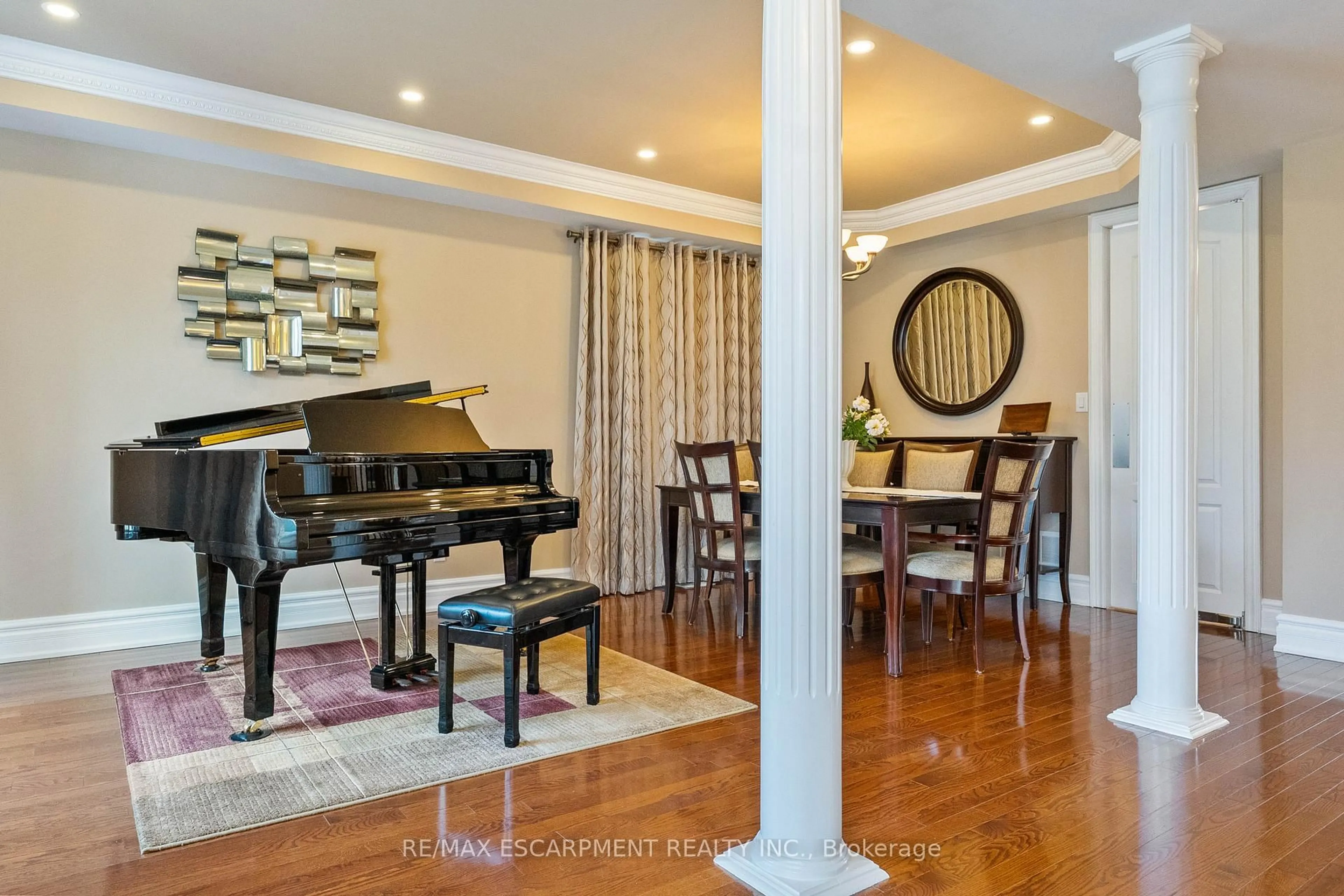 Dining room, wood/laminate floor for 3402 Buena Vista Crt, Oakville Ontario L6L 6W6