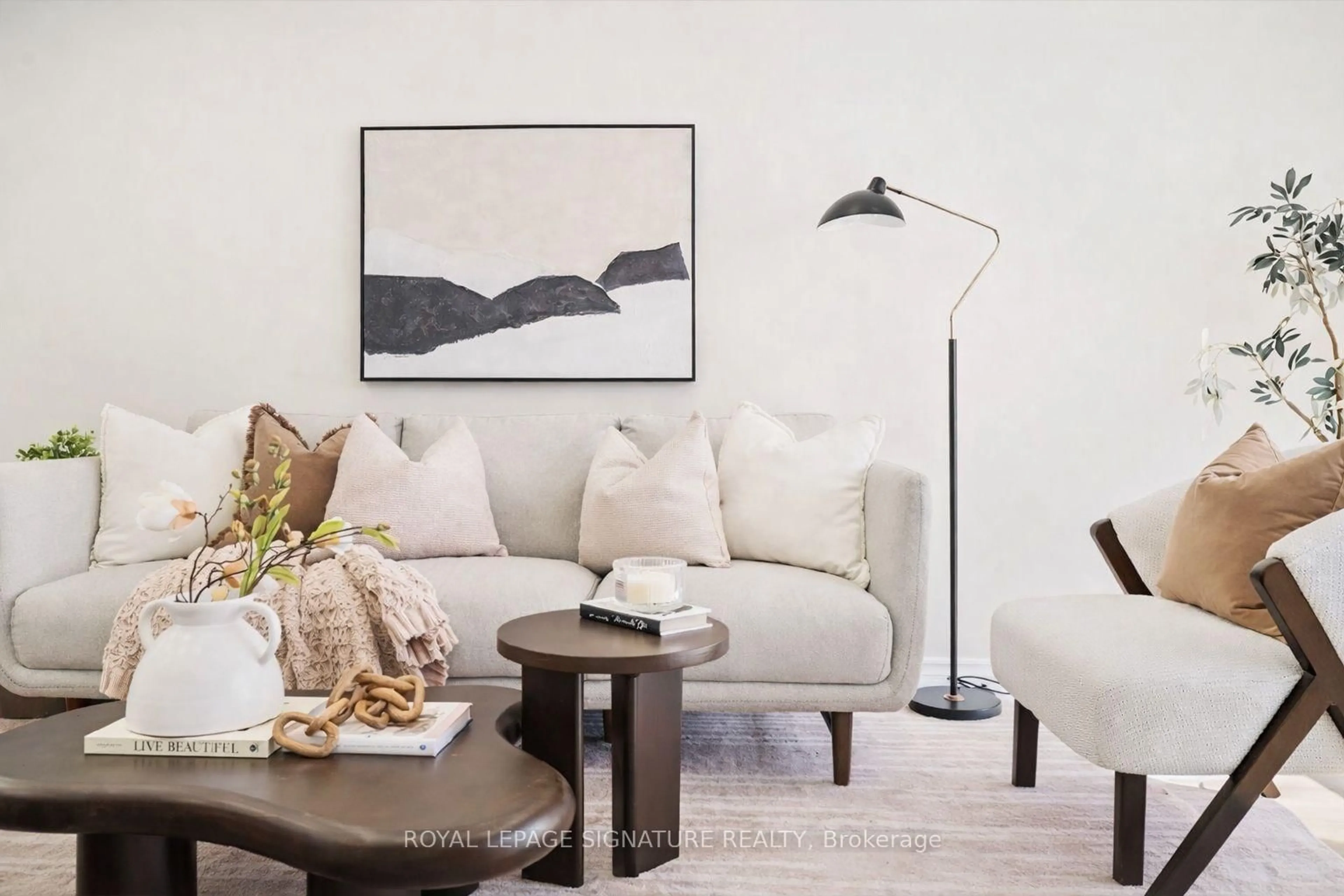 Living room with furniture, unknown for 216 Folkstone Cres, Brampton Ontario L6T 3N6