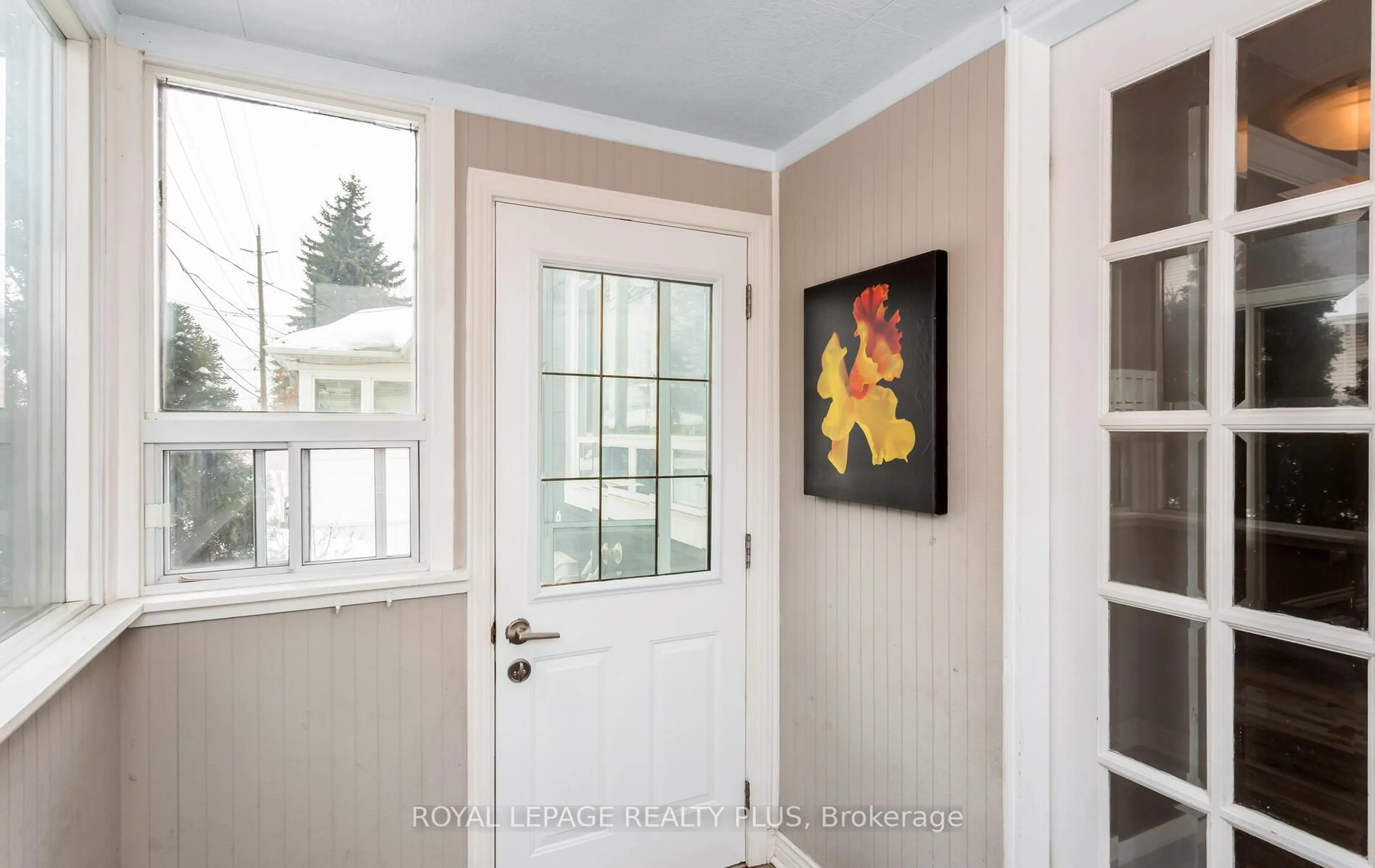 Indoor entryway for 9 Ewing St, Halton Hills Ontario L7G 2P6