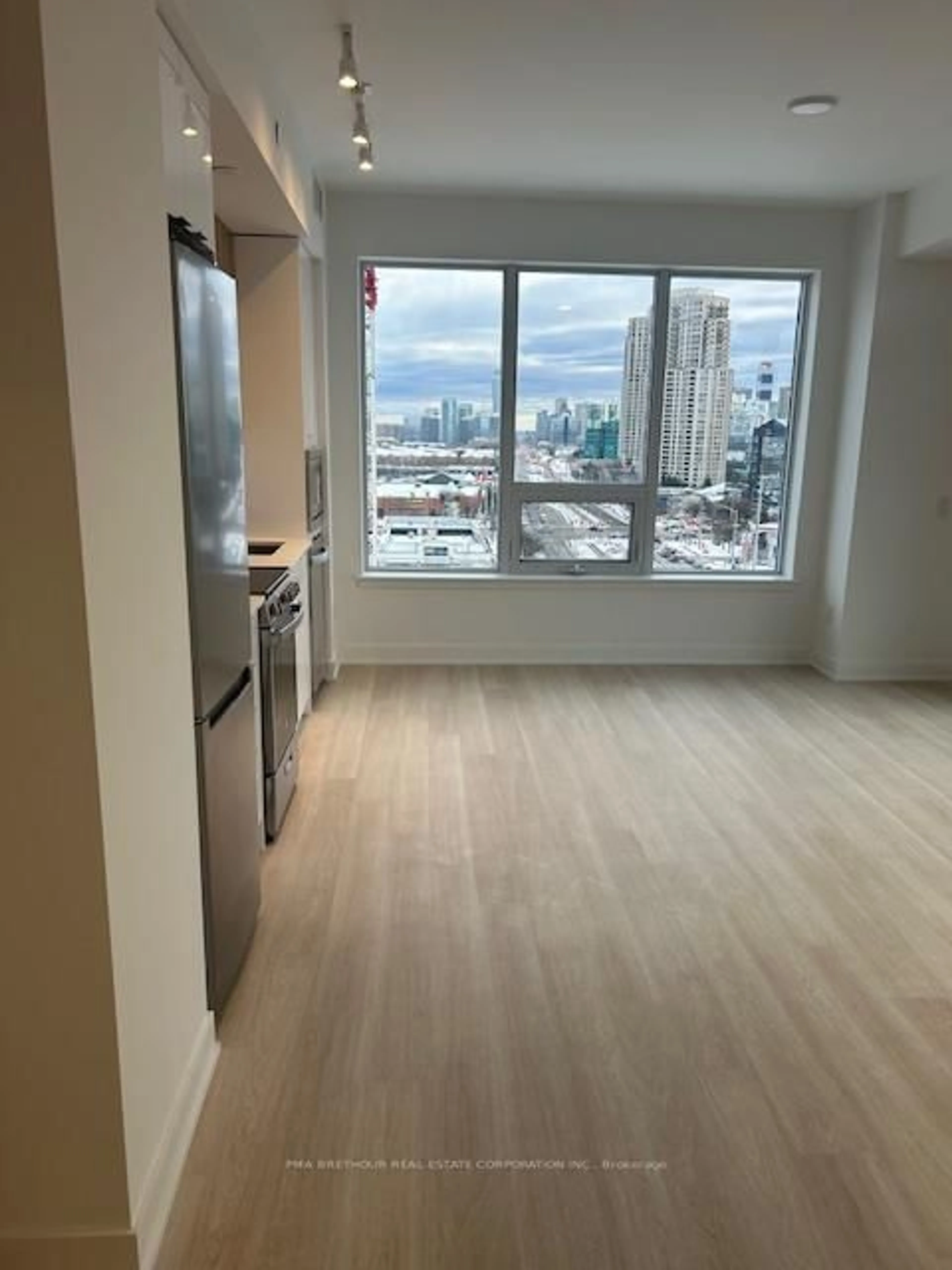 A pic of a room for 5105 Hurontario St #805, Mississauga Ontario L4Z 0C9