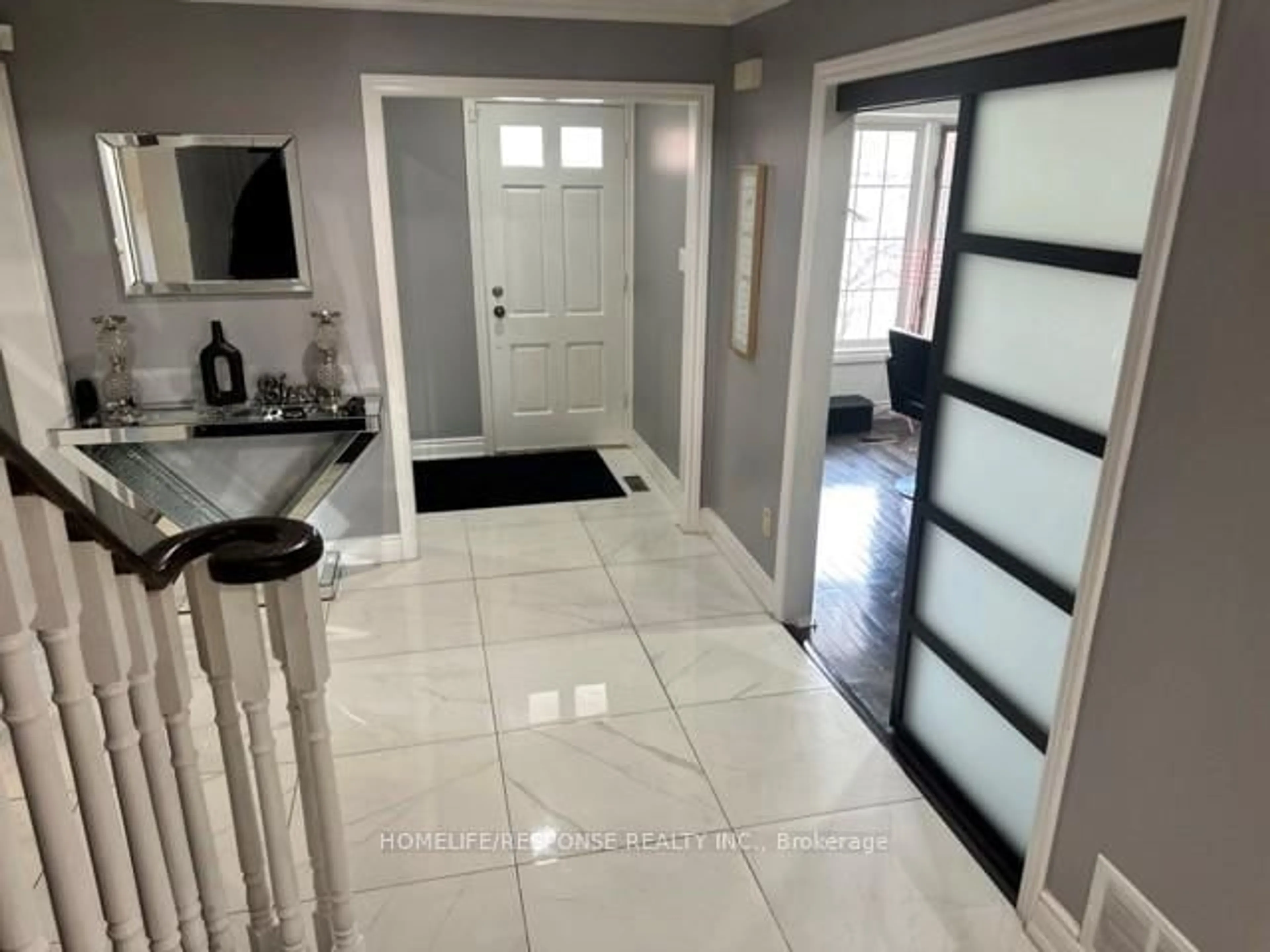Indoor entryway for 16 Cochrane Ave, Brampton Ontario L6Z 4J4