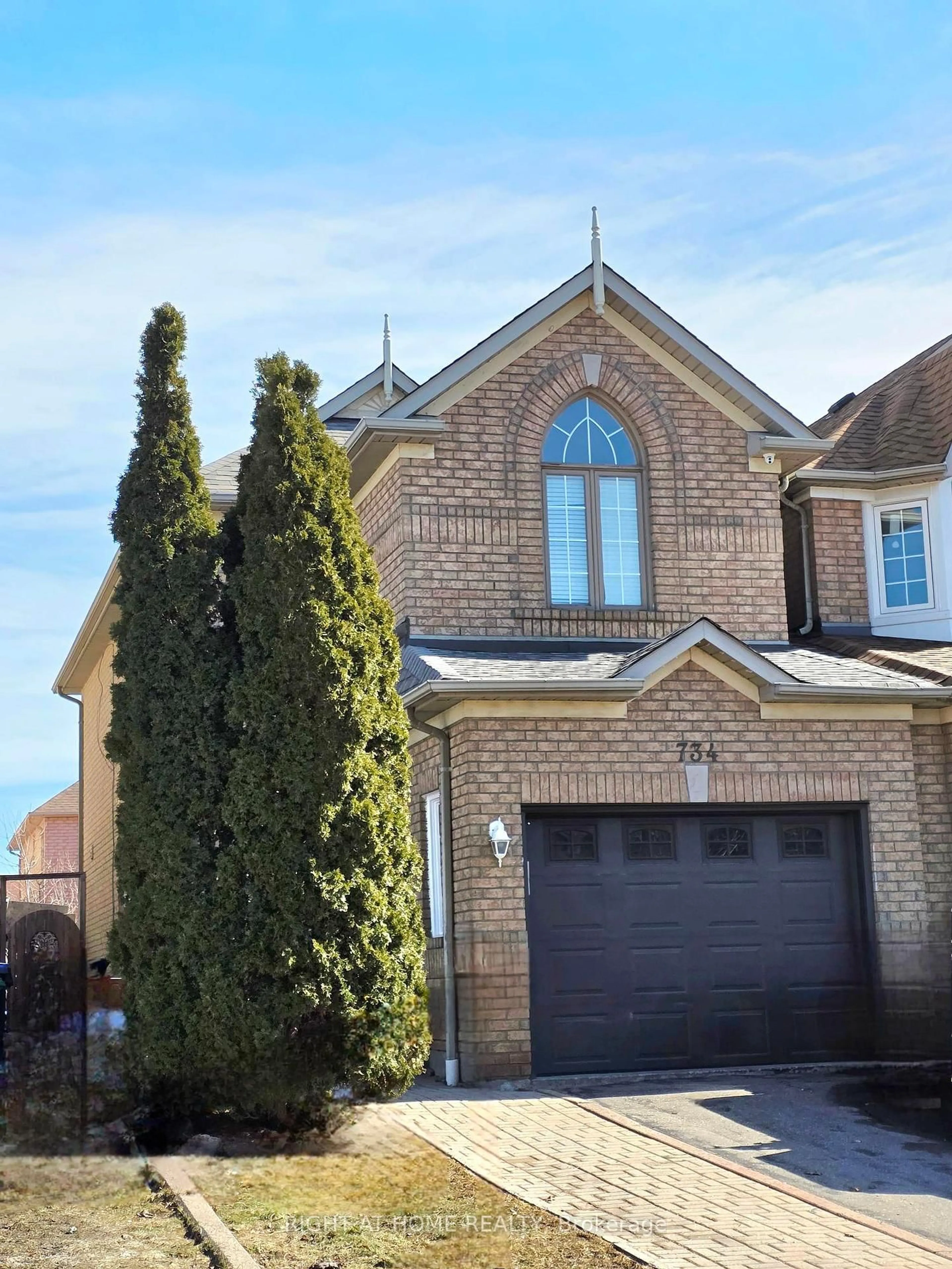 Home with brick exterior material, street for 734 Spanish Moss Tr, Mississauga Ontario L5W 1E6
