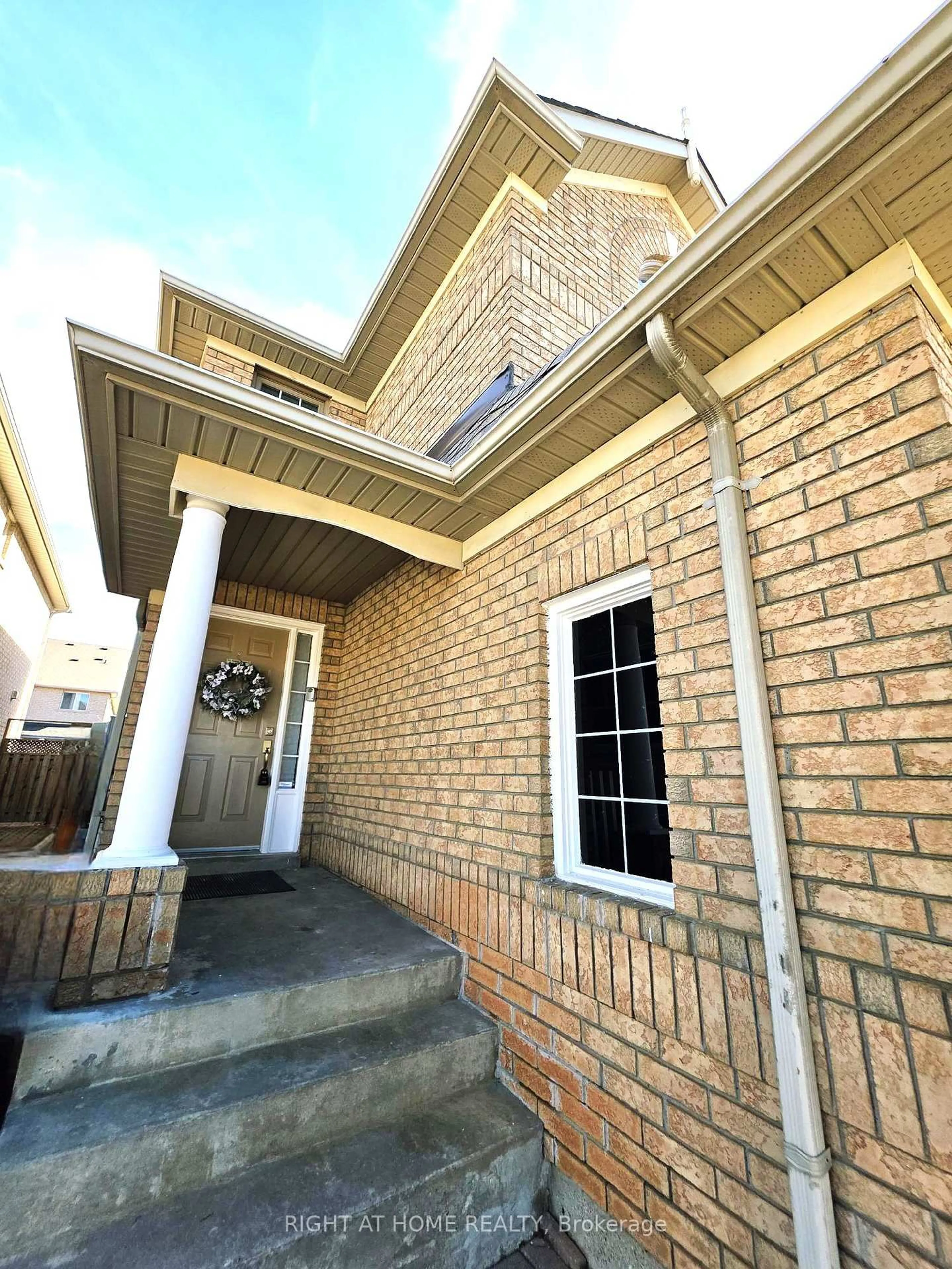 Home with brick exterior material, street for 734 Spanish Moss Tr, Mississauga Ontario L5W 1E6