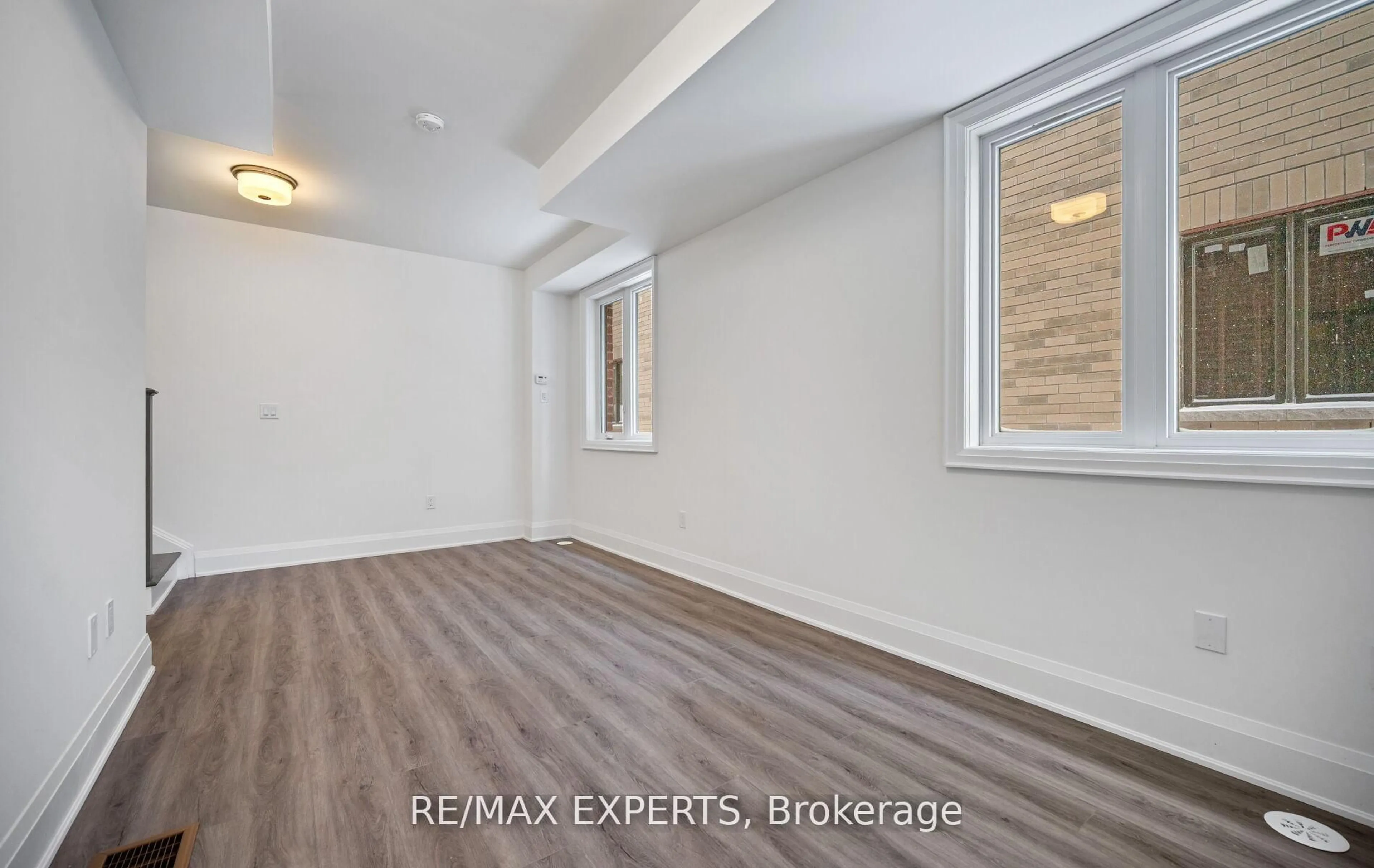 A pic of a room for 3304 Azam Way, Oakville Ontario L6M 4K1