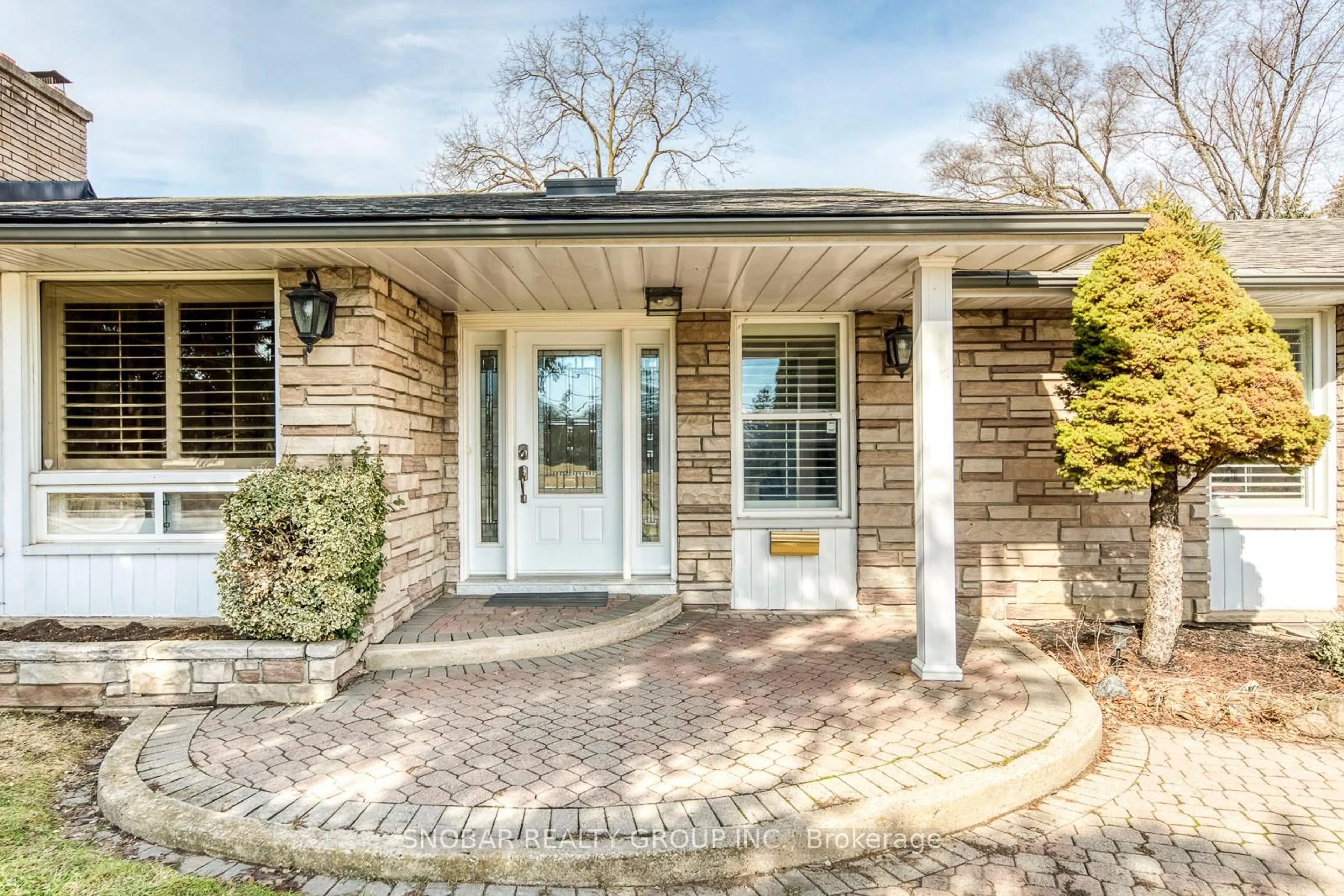 Home with brick exterior material, street for 71 Premium Way, Mississauga Ontario L5B 1A1