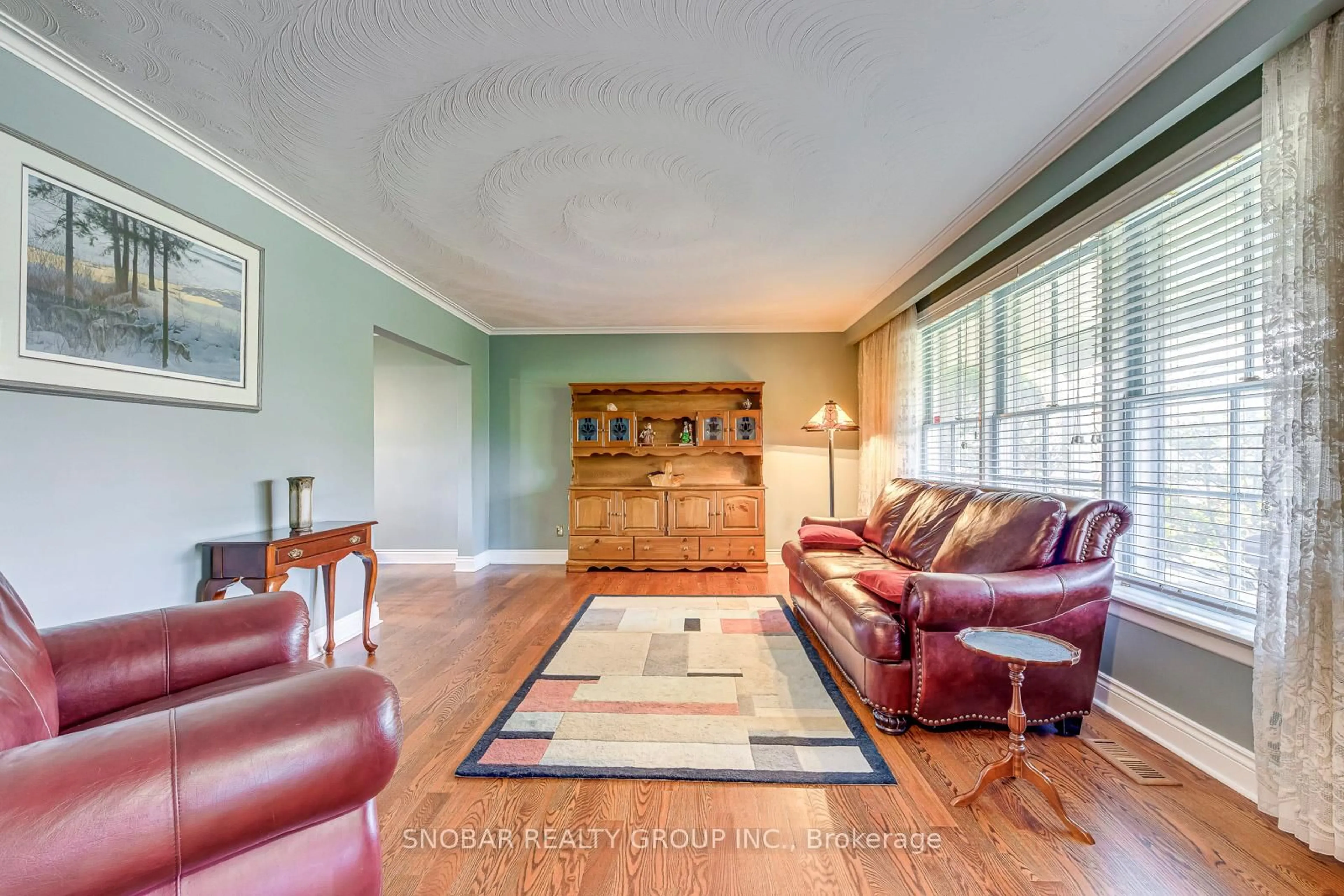 Living room with furniture, unknown for 39 Beaver Bend Cres, Toronto Ontario M9B 5R2