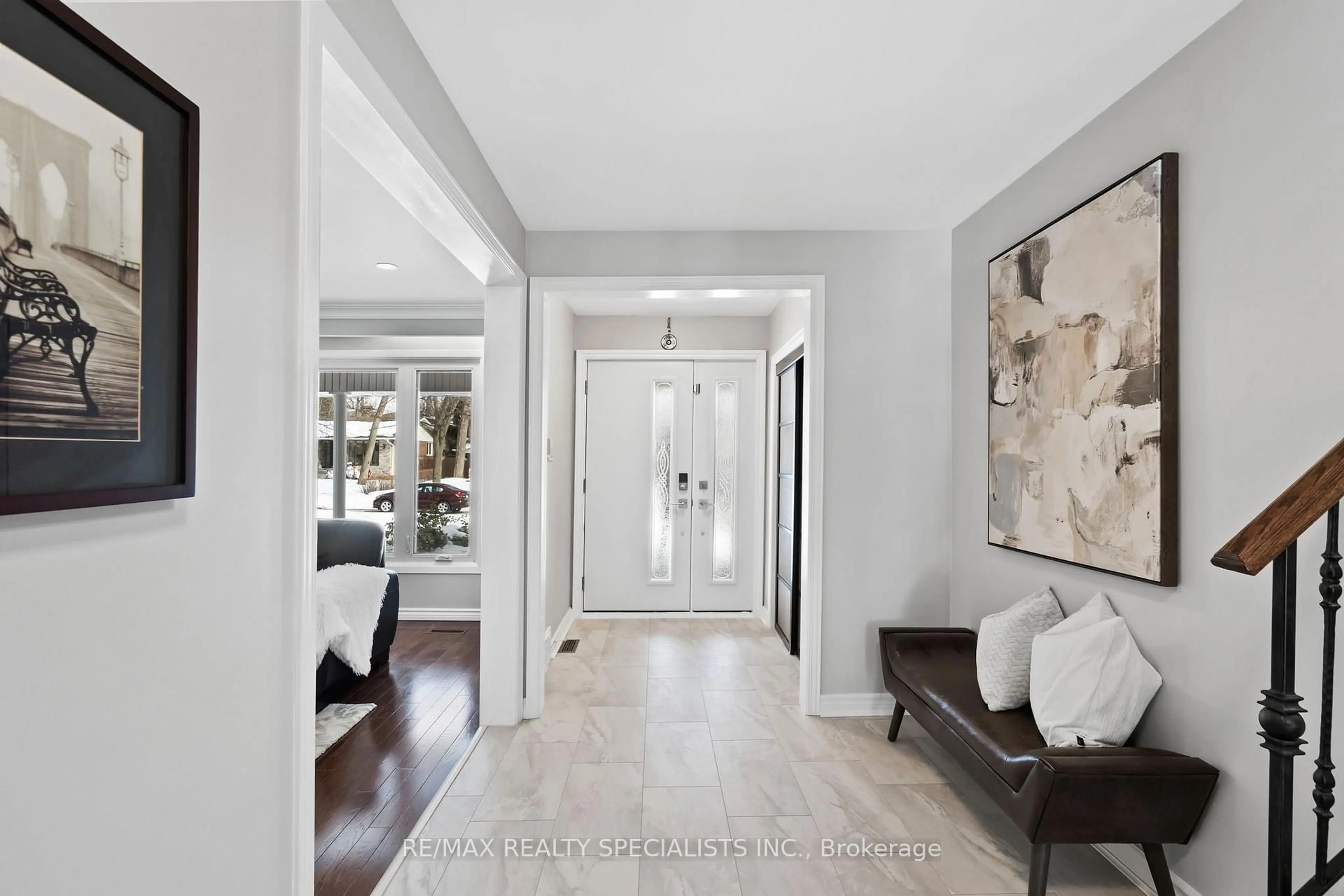 Indoor entryway for 3314 Grassfire Cres, Mississauga Ontario L4Y 3K1