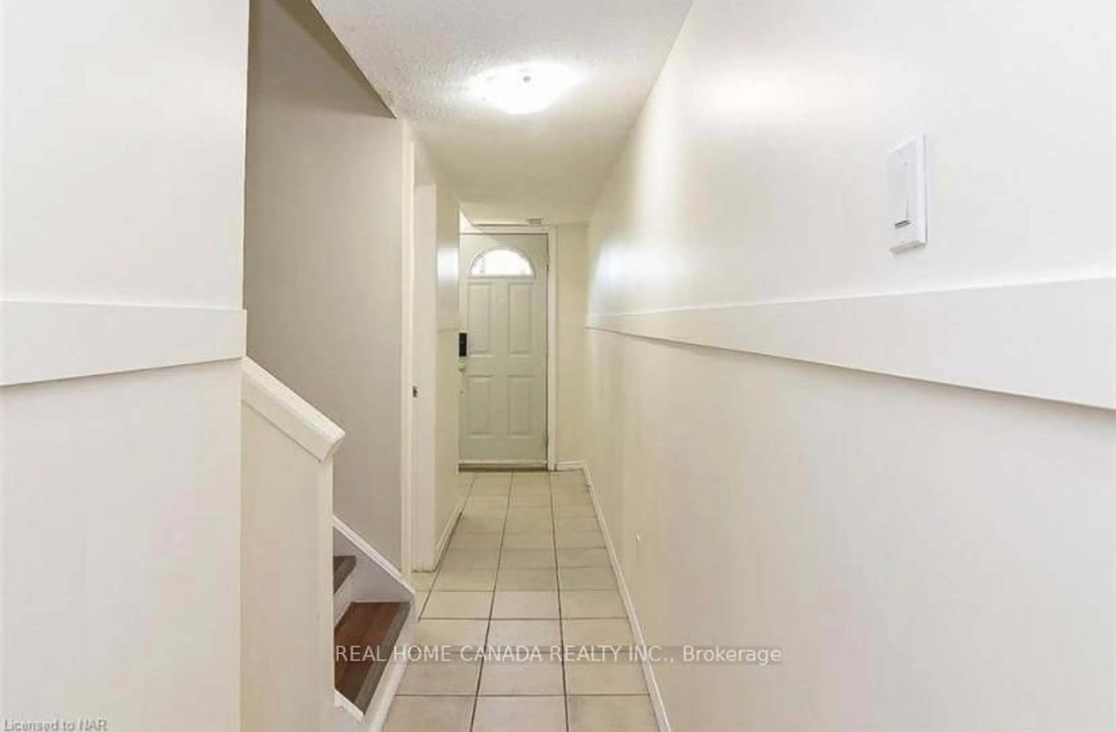 Indoor entryway for 6449 GLEN ERIN Dr #34, Mississauga Ontario L5N 2T2