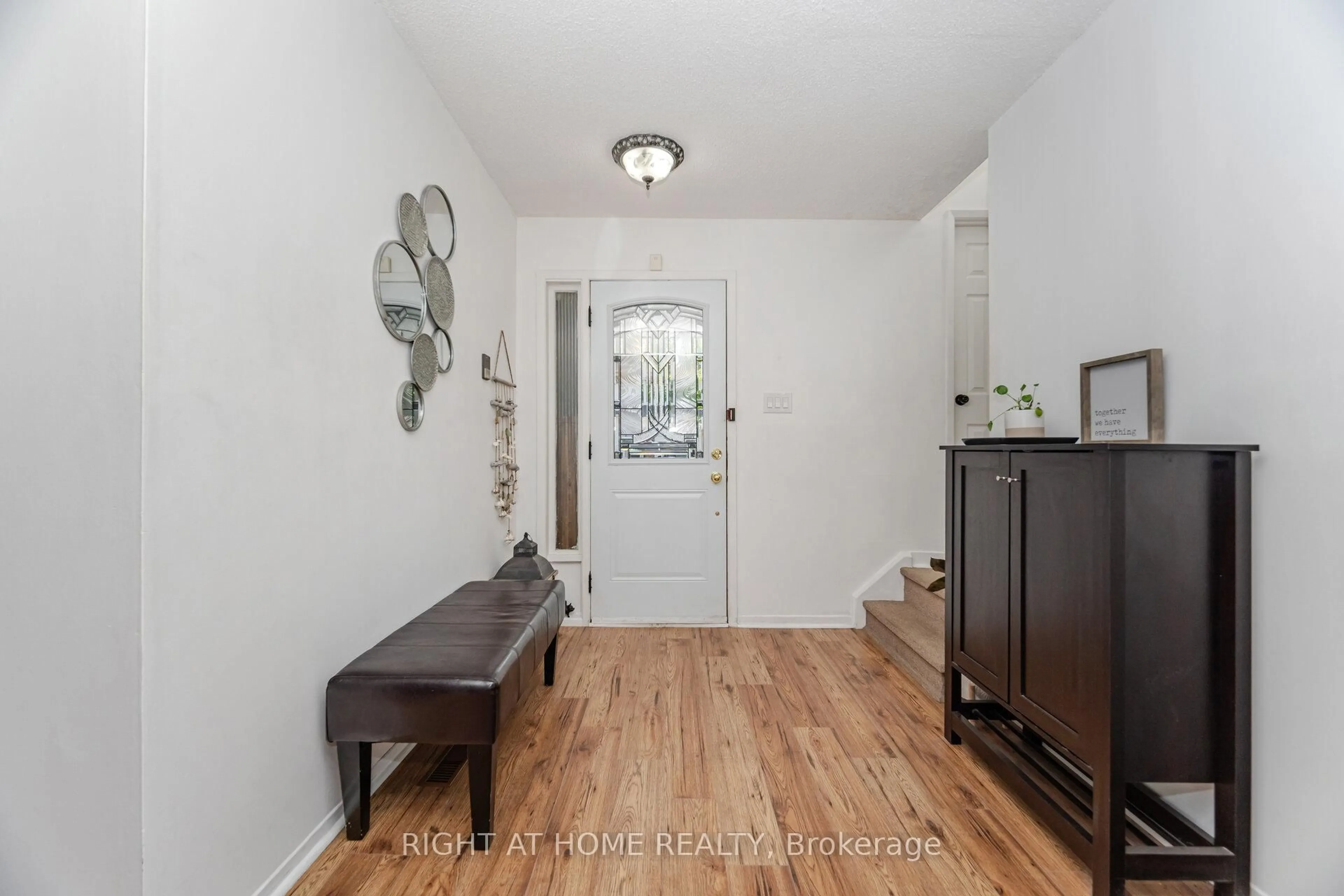 Indoor entryway for 453 Woodview Rd #7, Burlington Ontario L7N 2Z9