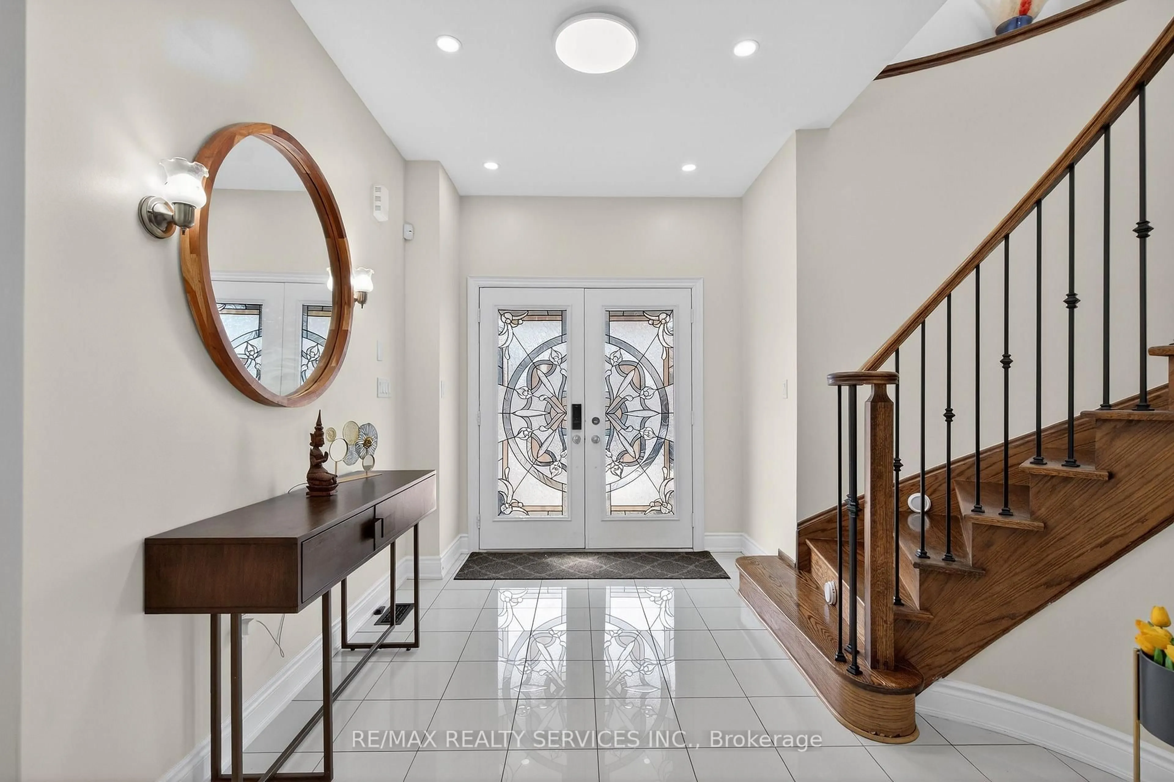 Indoor entryway for 25 Selsdon St, Brampton Ontario L6X 3C4