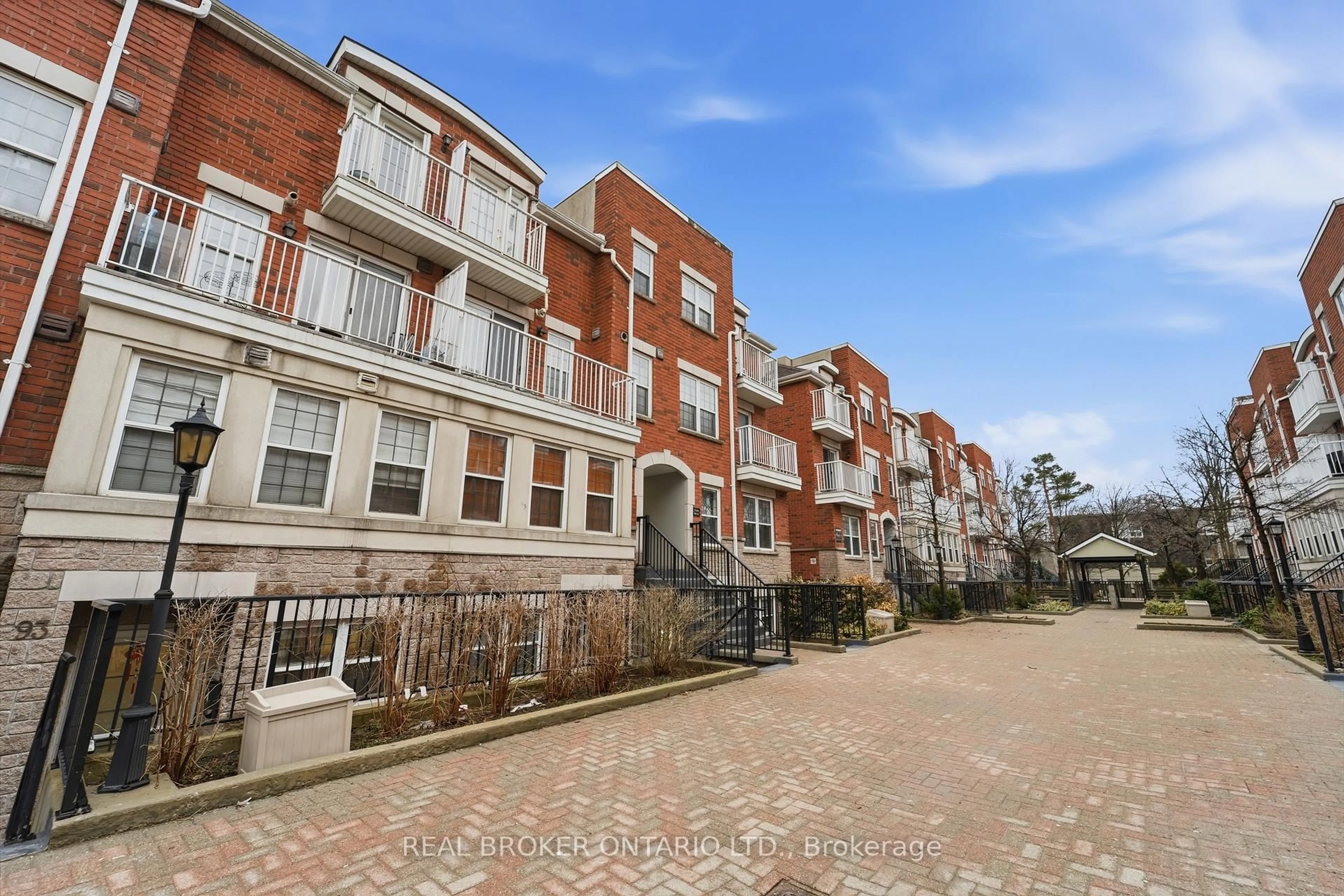 A pic from outside/outdoor area/front of a property/back of a property/a pic from drone, street for 37 Four Winds Dr #92, Toronto Ontario M3J 1K7