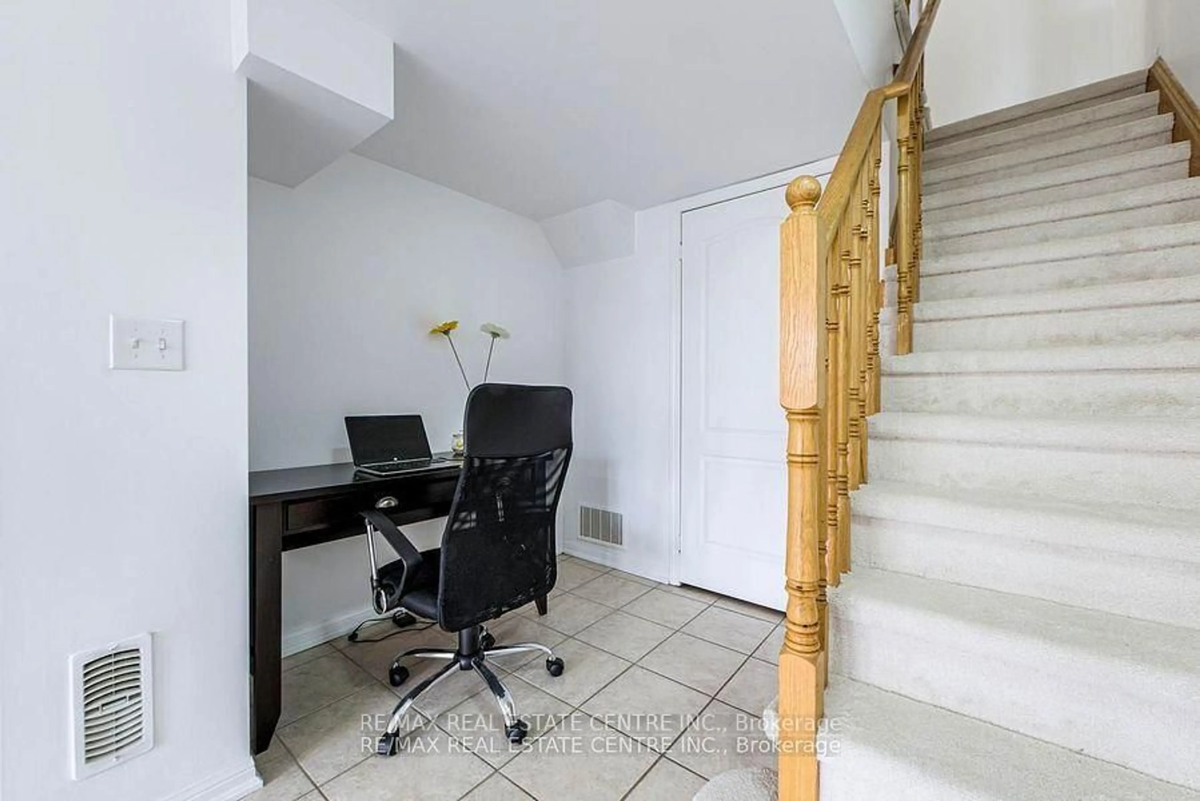 A pic of a room for 620 Ferguson Dr #3, Milton Ontario L9T 0M7
