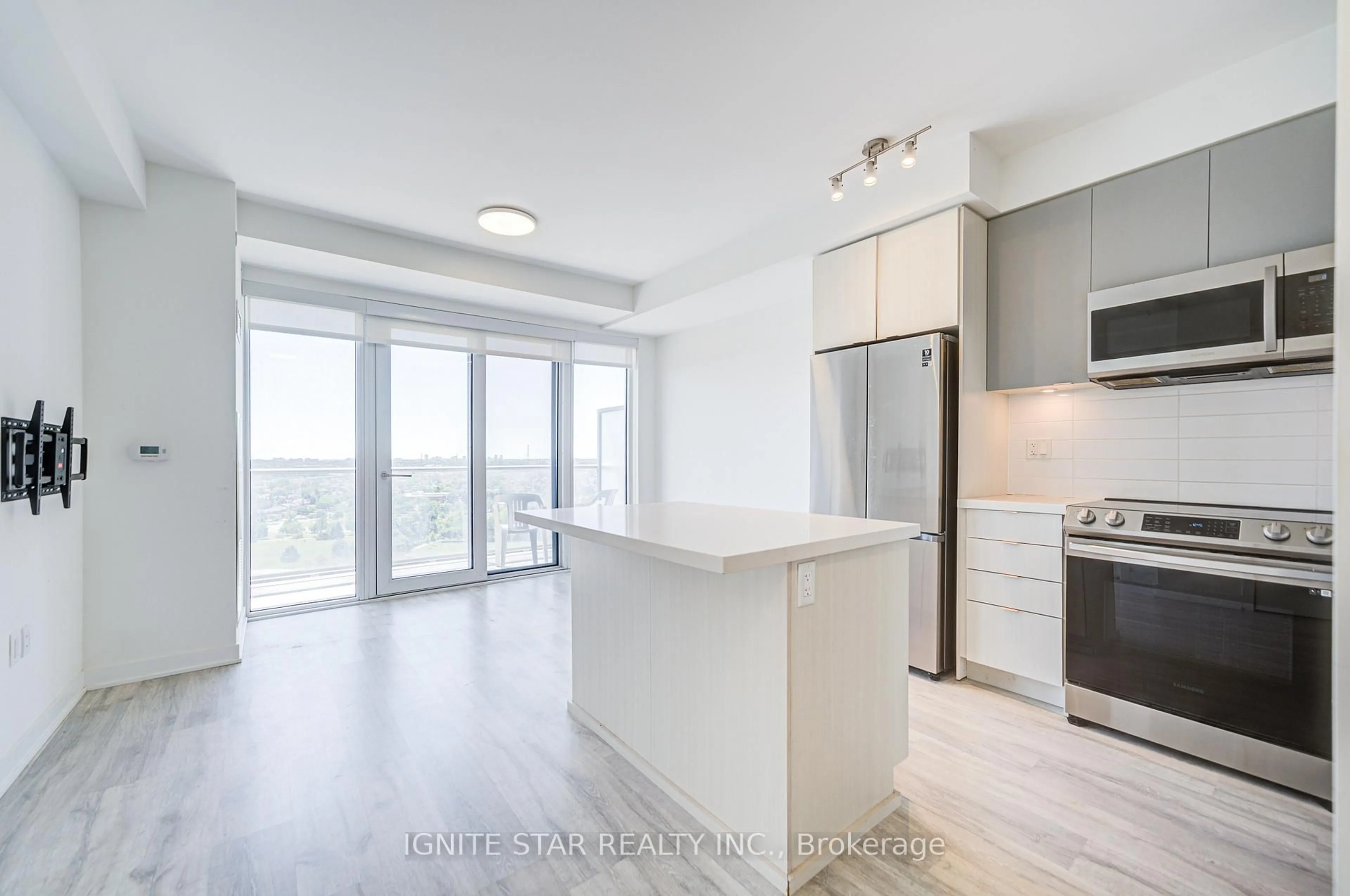 Open concept kitchen, unknown for 4655 Metcalfe Ave #1508, Mississauga Ontario L5M 0Z7
