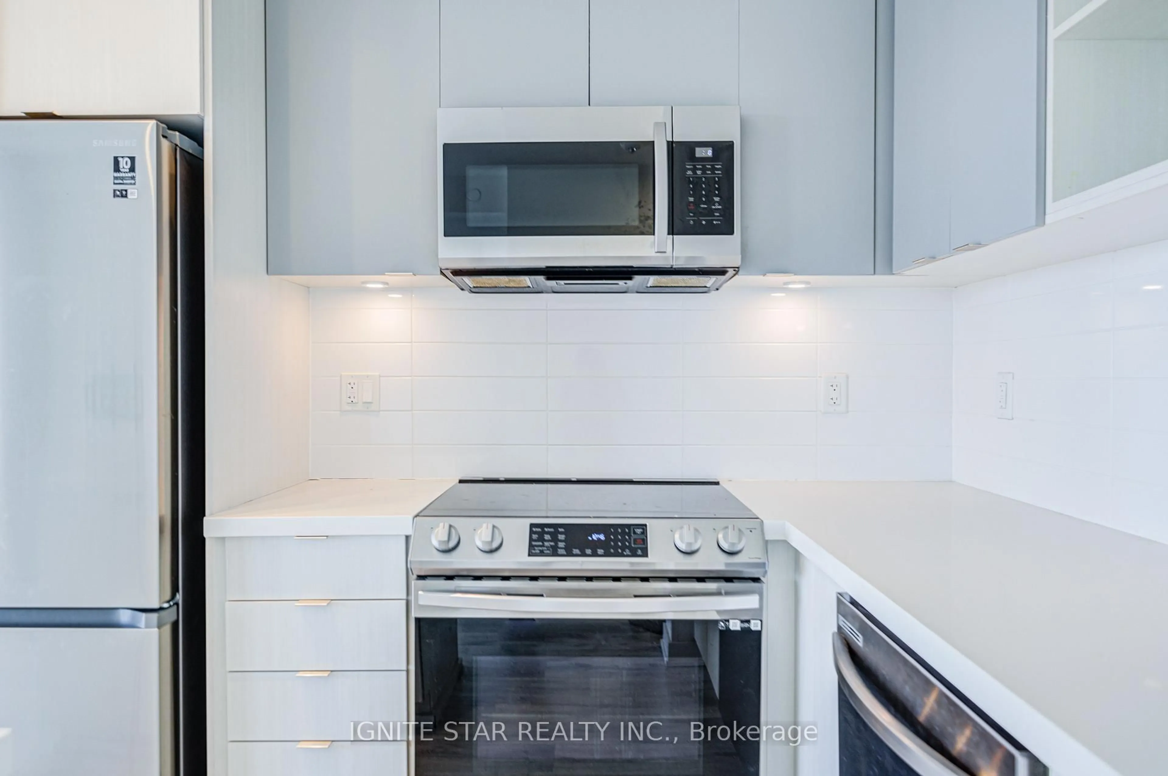 Standard kitchen, ceramic/tile floor for 4655 Metcalfe Ave #1508, Mississauga Ontario L5M 0Z7