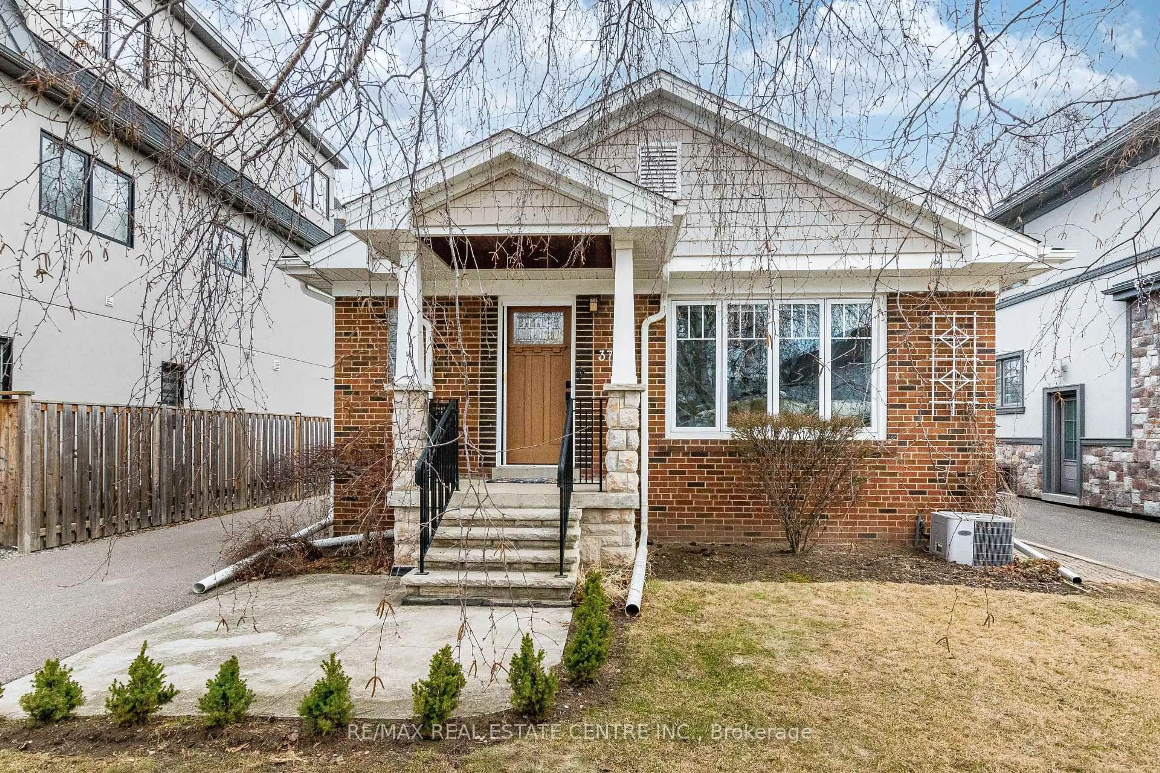 Home with brick exterior material, street for 37 Maple Ave, Mississauga Ontario L5H 2S1