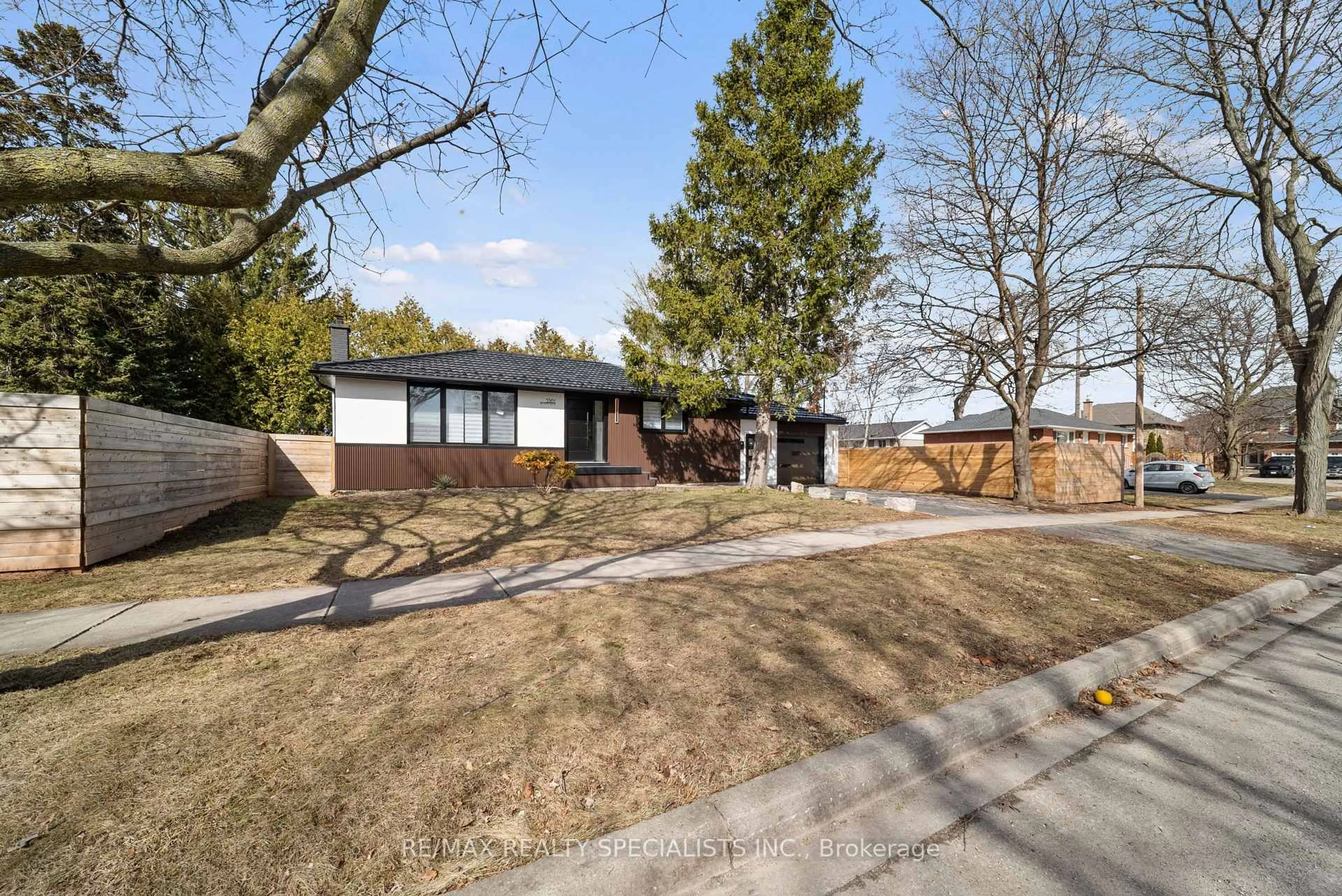 Home with brick exterior material, street for 5361 Bromley Rd, Burlington Ontario L7L 3G6