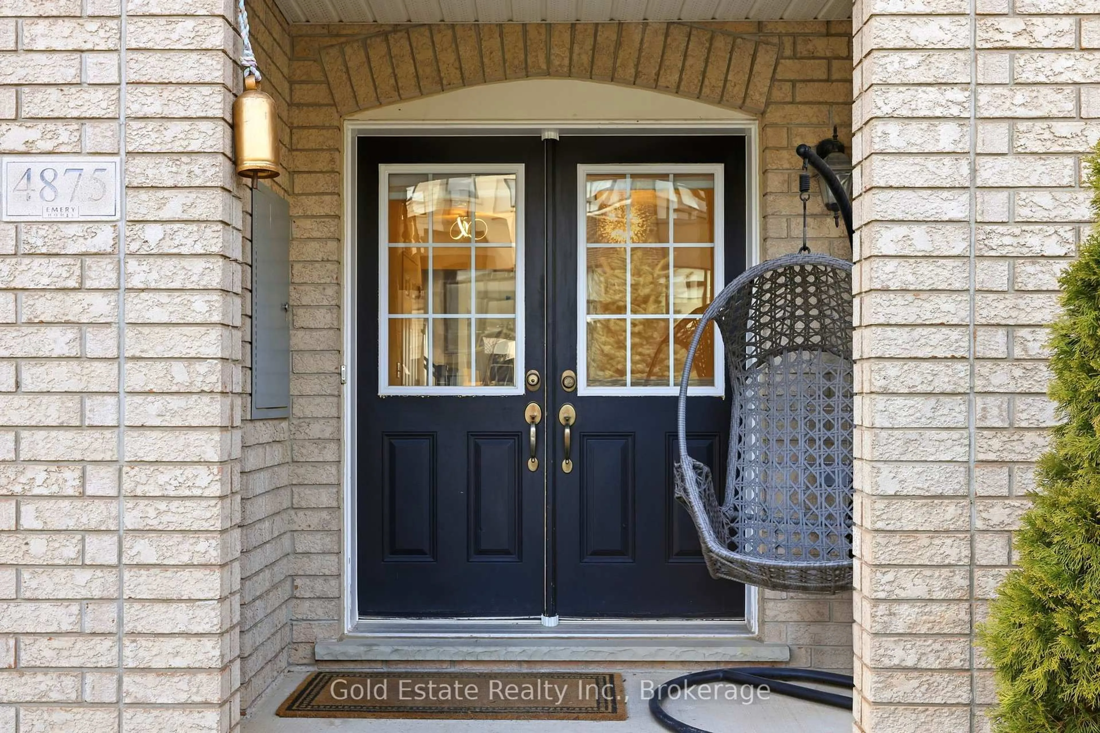 Indoor entryway for 4875 Valera Rd, Burlington Ontario L7M 0H4