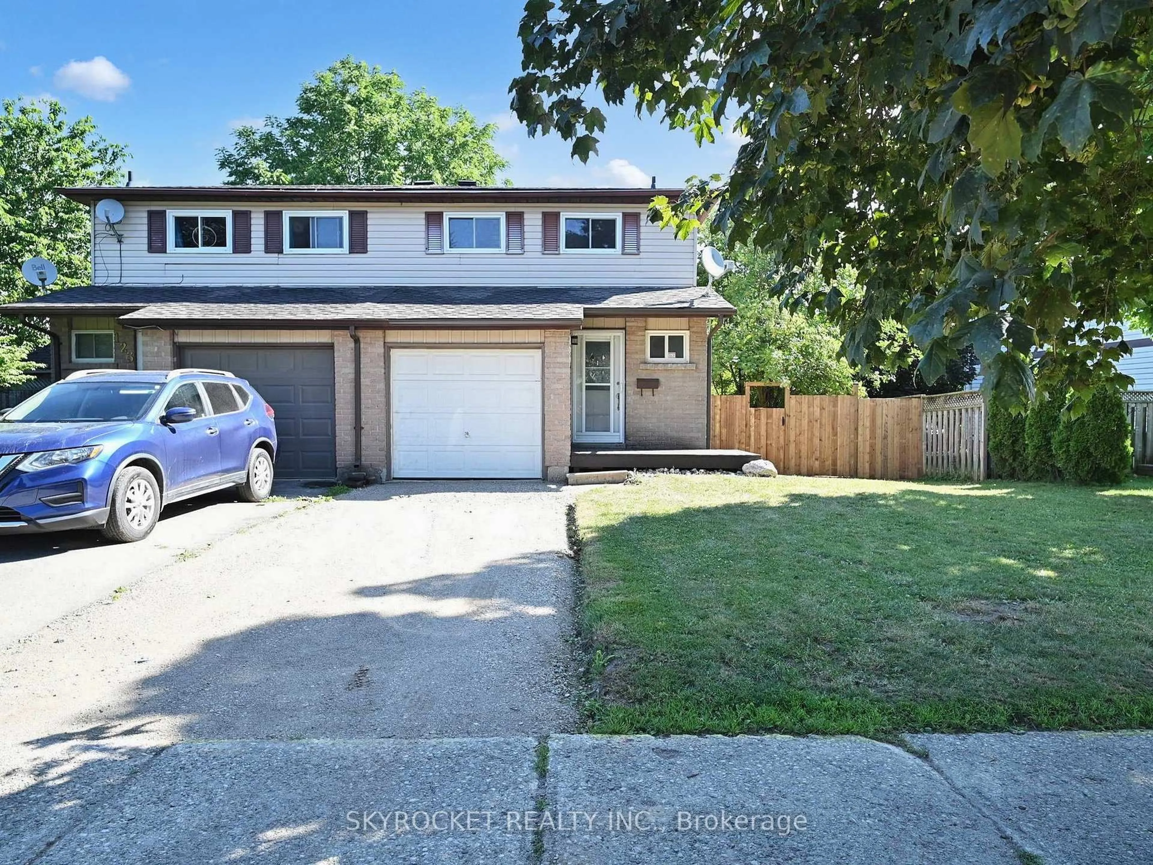 A pic from outside/outdoor area/front of a property/back of a property/a pic from drone, street for 125 Bythia St, Orangeville Ontario L9W 3V4