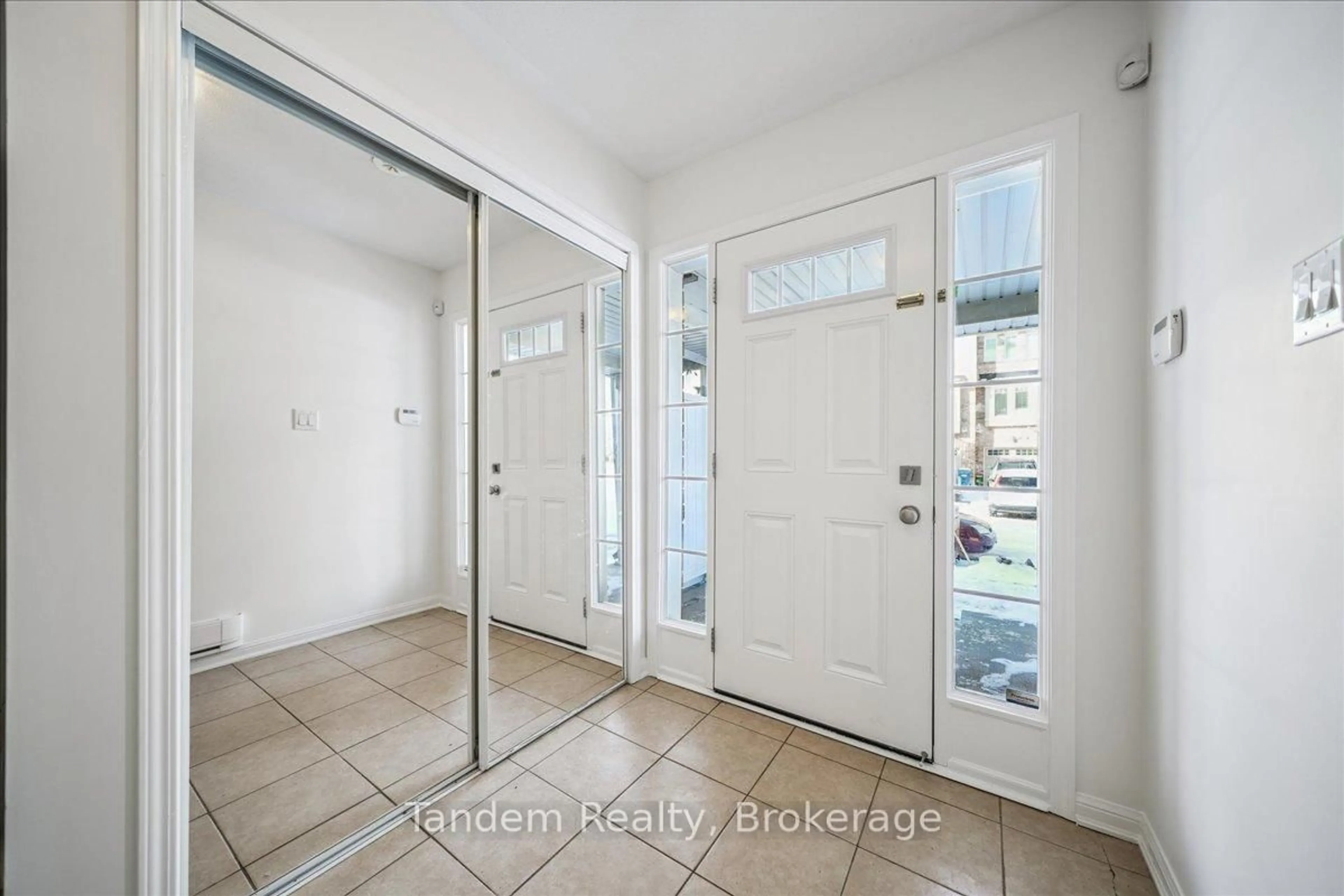 Indoor entryway for 605 Attenborough Terr, Milton Ontario L9T 8R2
