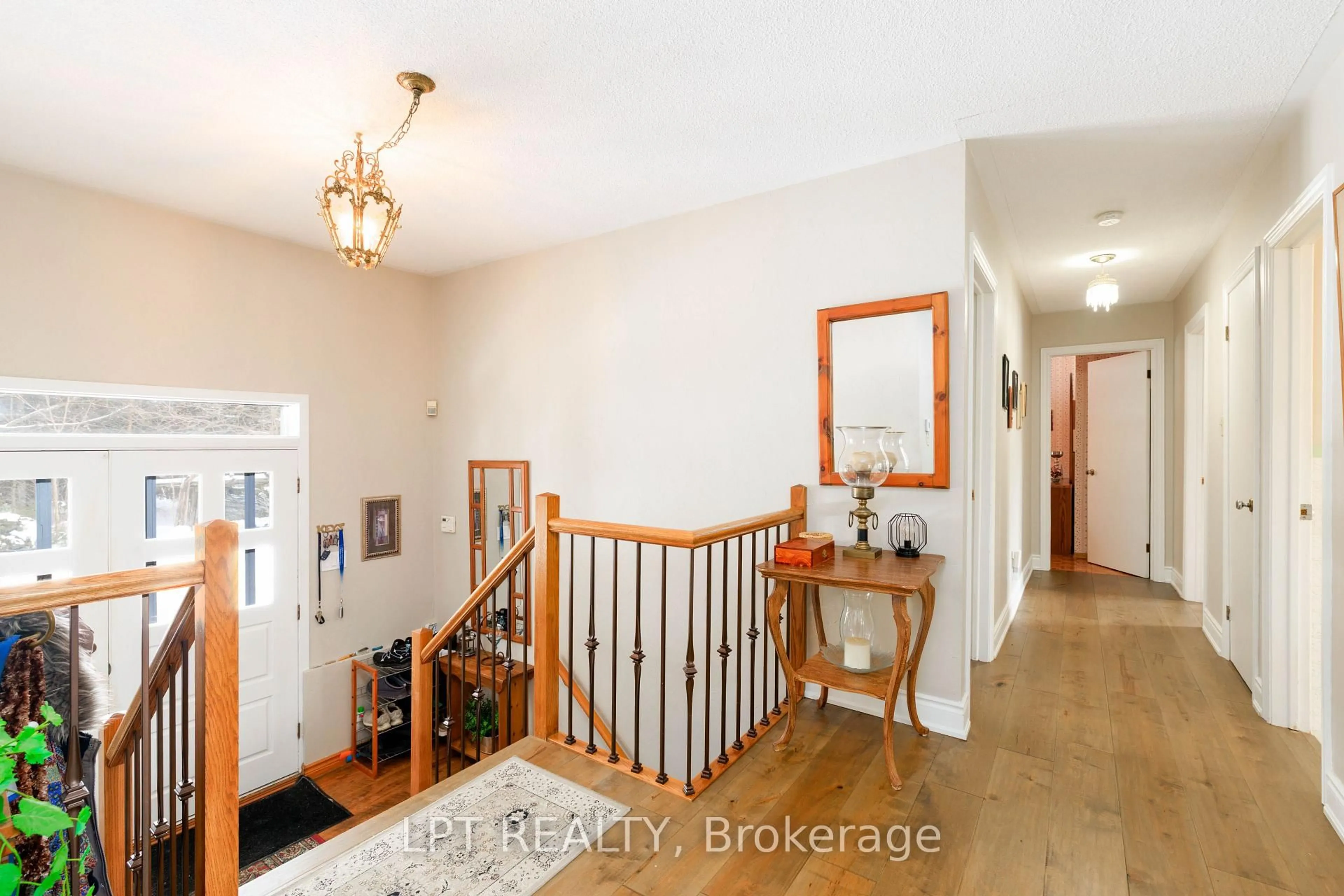 Indoor entryway for 15142 Mount Pleasant Rd, Caledon Ontario L7E 3M4