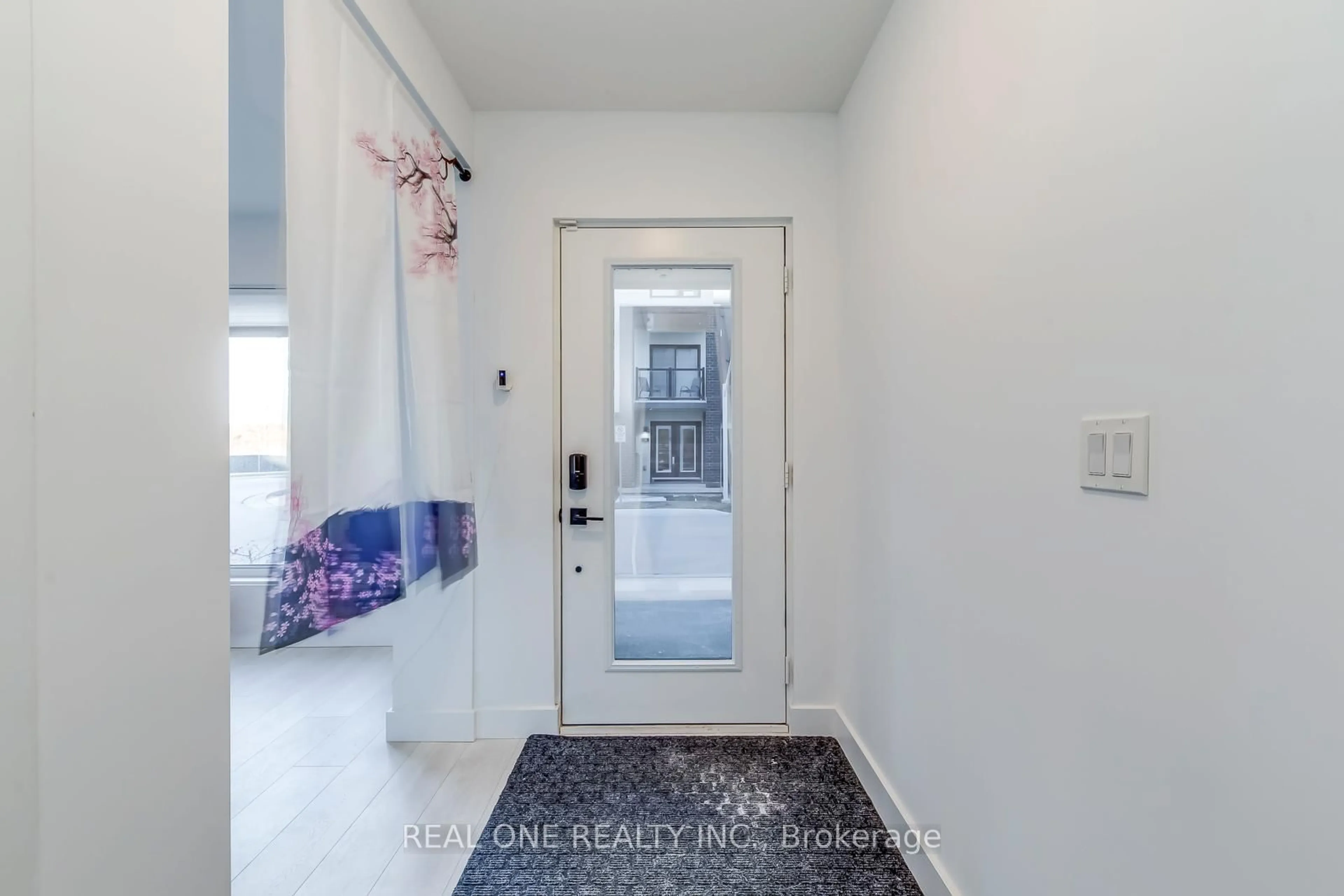Indoor entryway for 1095 Cooke Blvd #41, Burlington Ontario L7T 0C4
