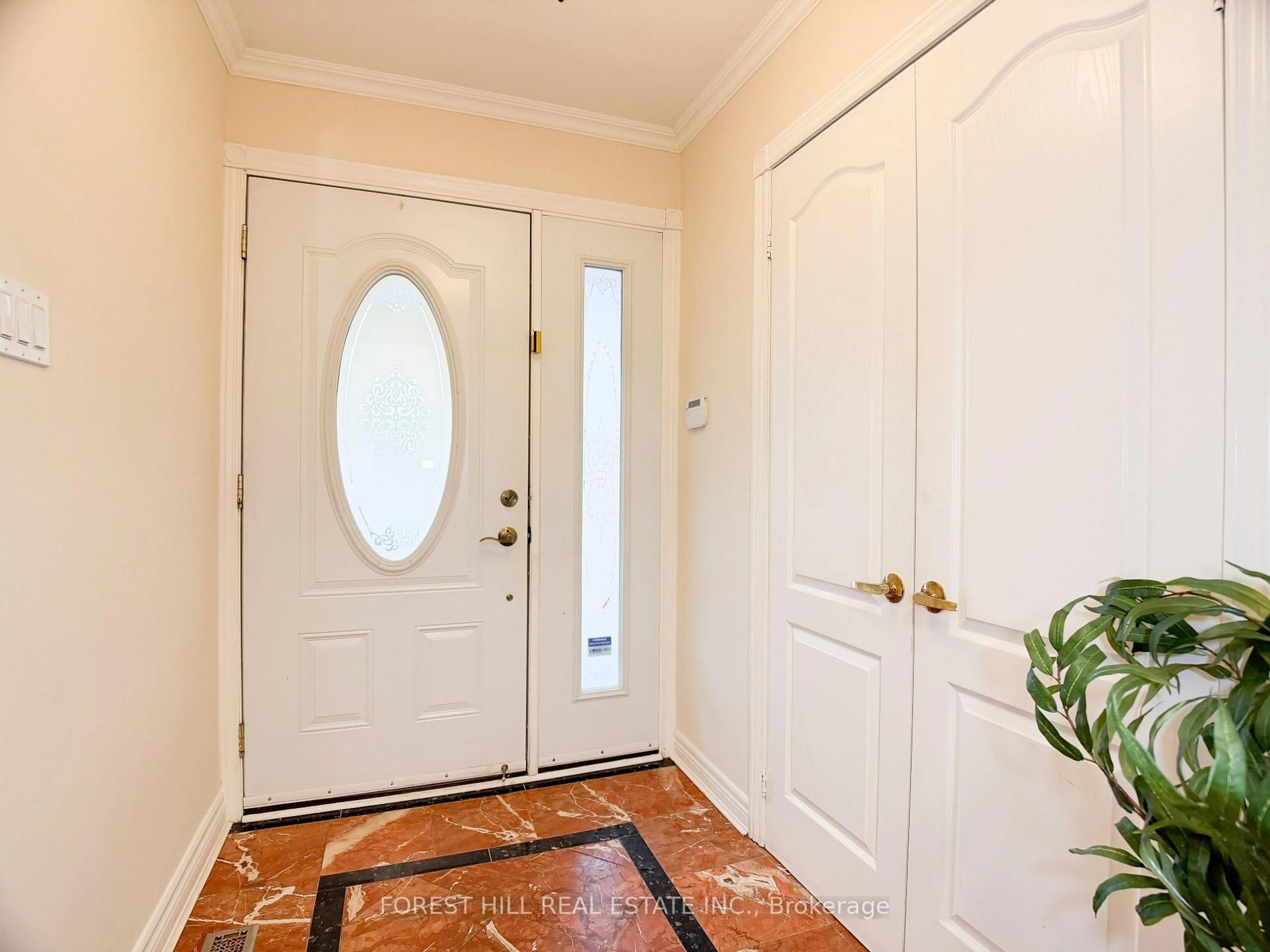Indoor entryway for 1178 Kipling Ave, Toronto Ontario M9B 3M6