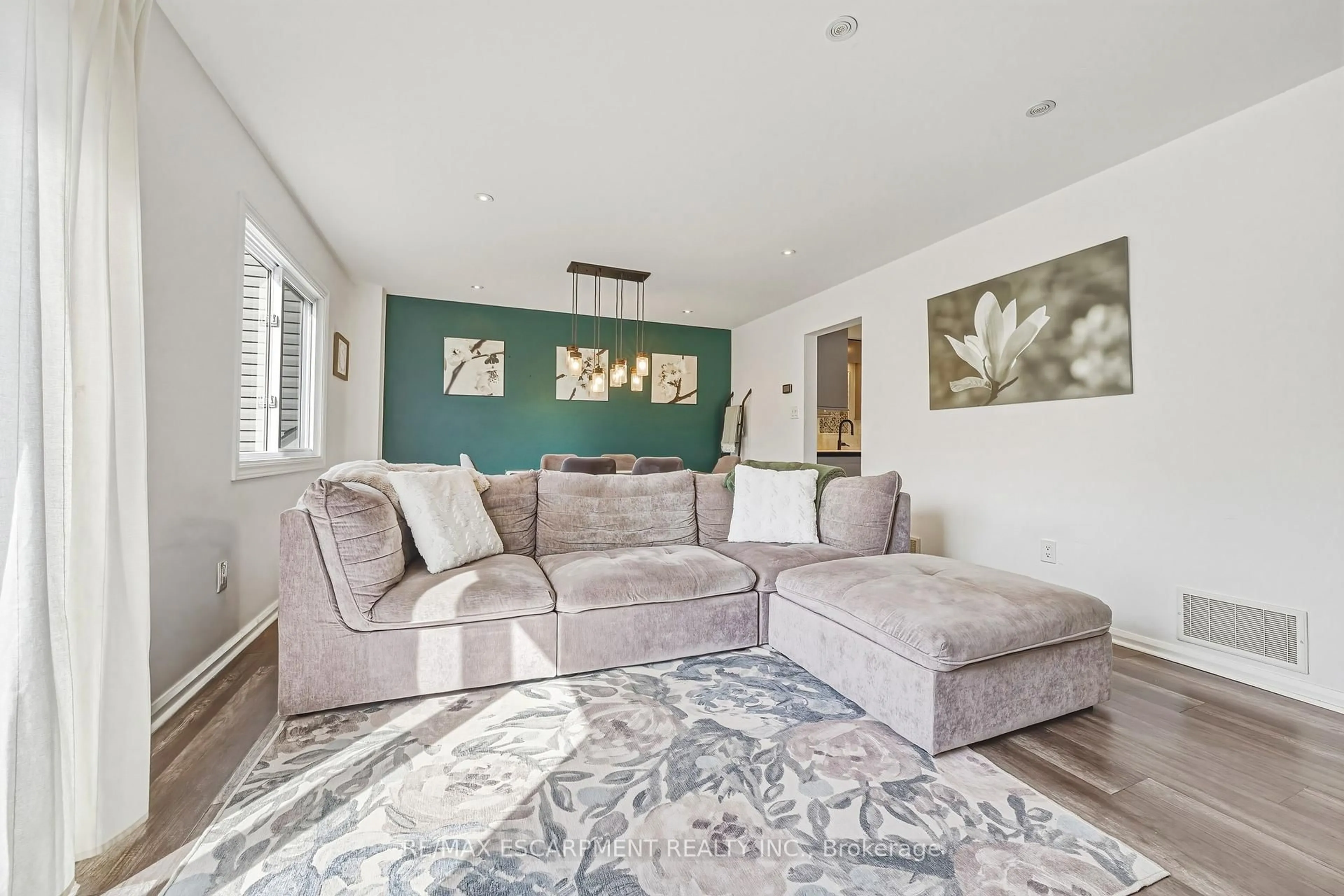 Living room with furniture, unknown for 2055 Walkers Line #242, Burlington Ontario L7M 4B5