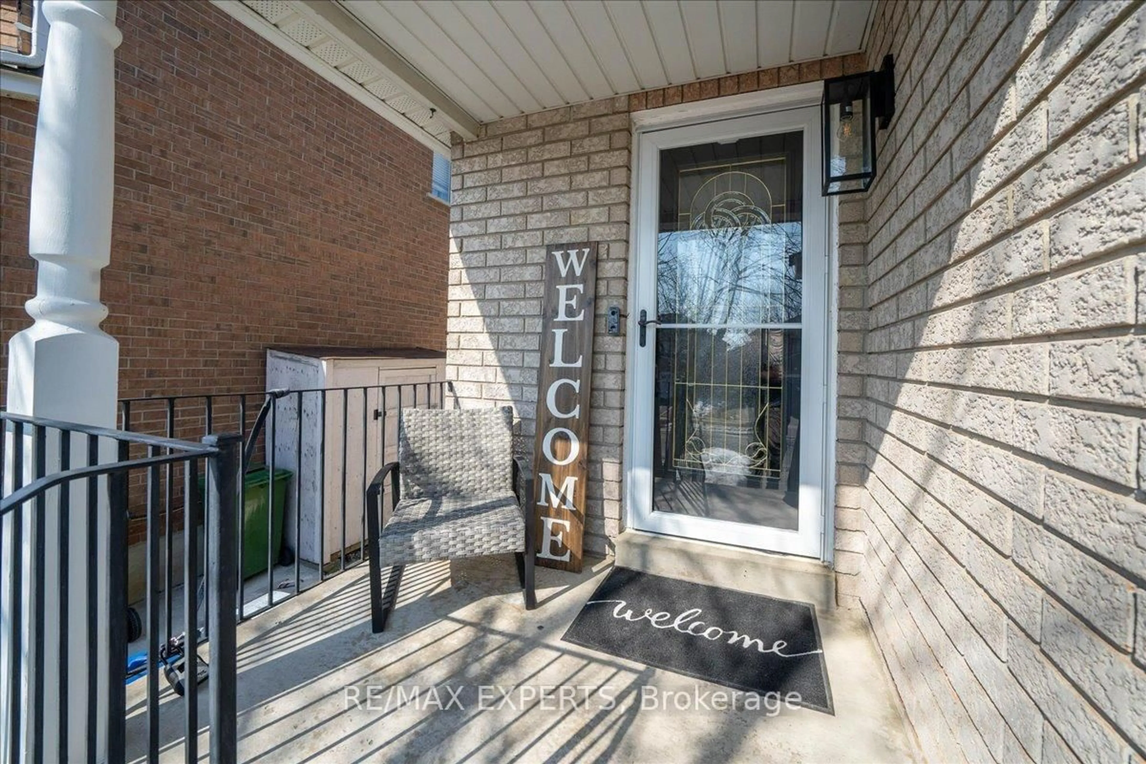 Indoor entryway for 4 Knoll Haven Circ, Caledon Ontario L7E 2R8