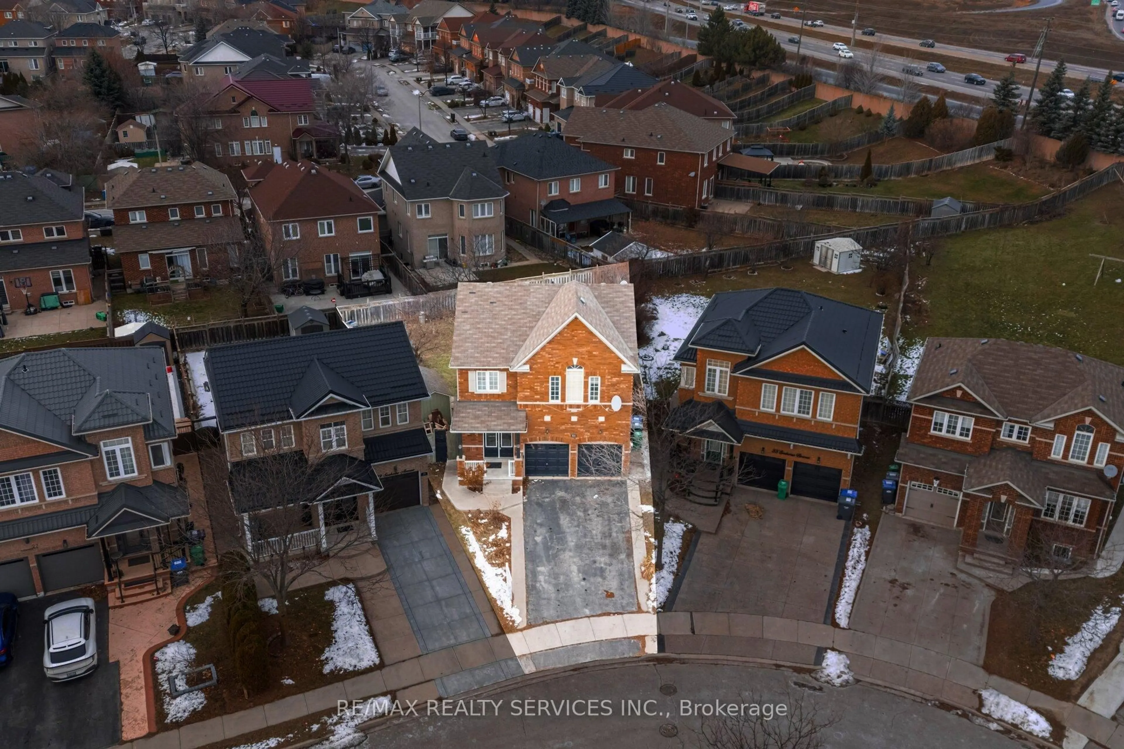 A pic from outside/outdoor area/front of a property/back of a property/a pic from drone, street for 31 Seahorse Ave, Brampton Ontario L6V 4N7