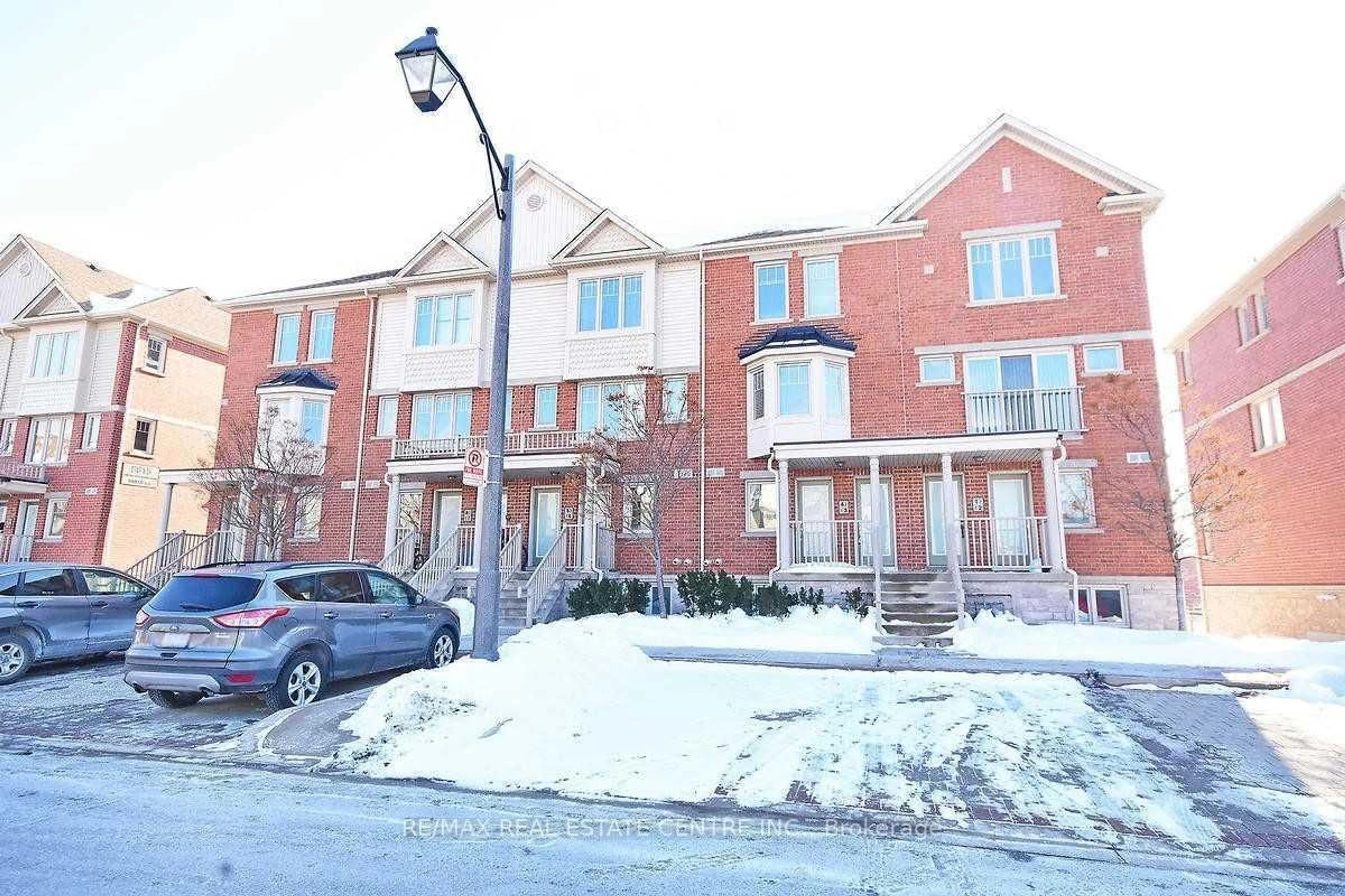 Patio, street for 5605 Oscar Peterson Blvd #4, Mississauga Ontario L5M 0T2