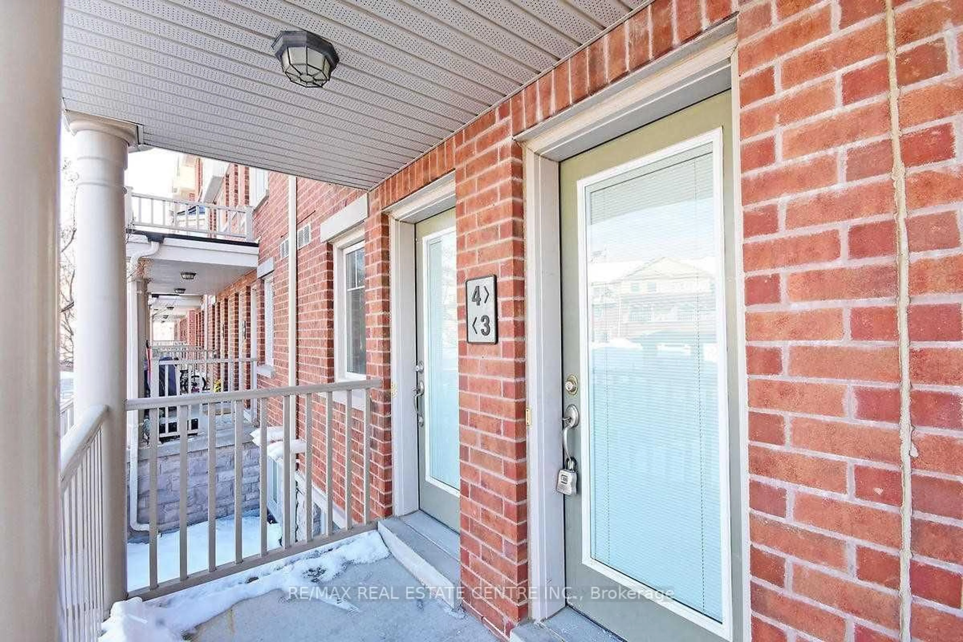 Indoor entryway for 5605 Oscar Peterson Blvd #4, Mississauga Ontario L5M 0T2