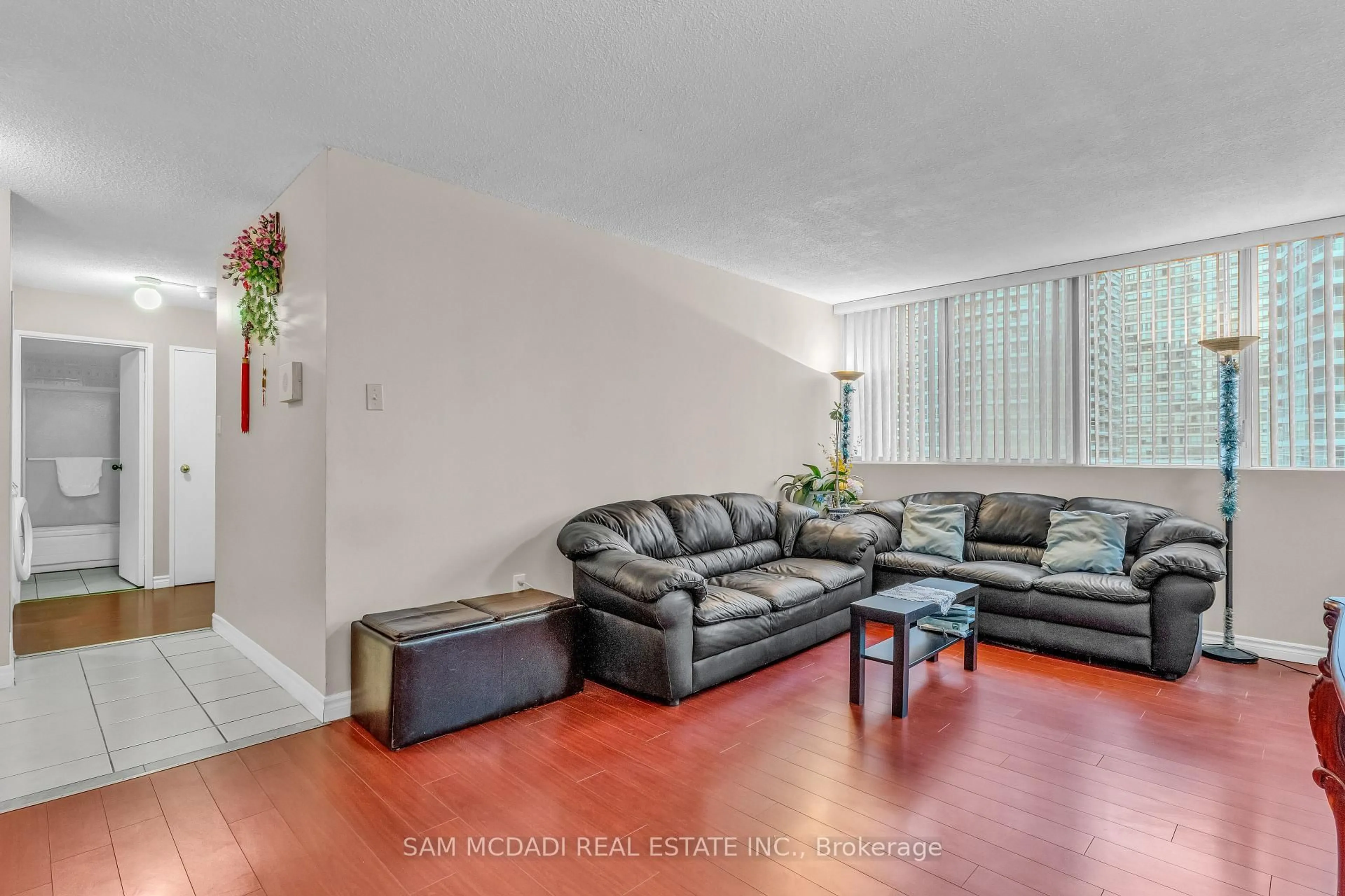 Living room with furniture, unknown for 3590 Kaneff Cres #605, Mississauga Ontario K5A 3X3