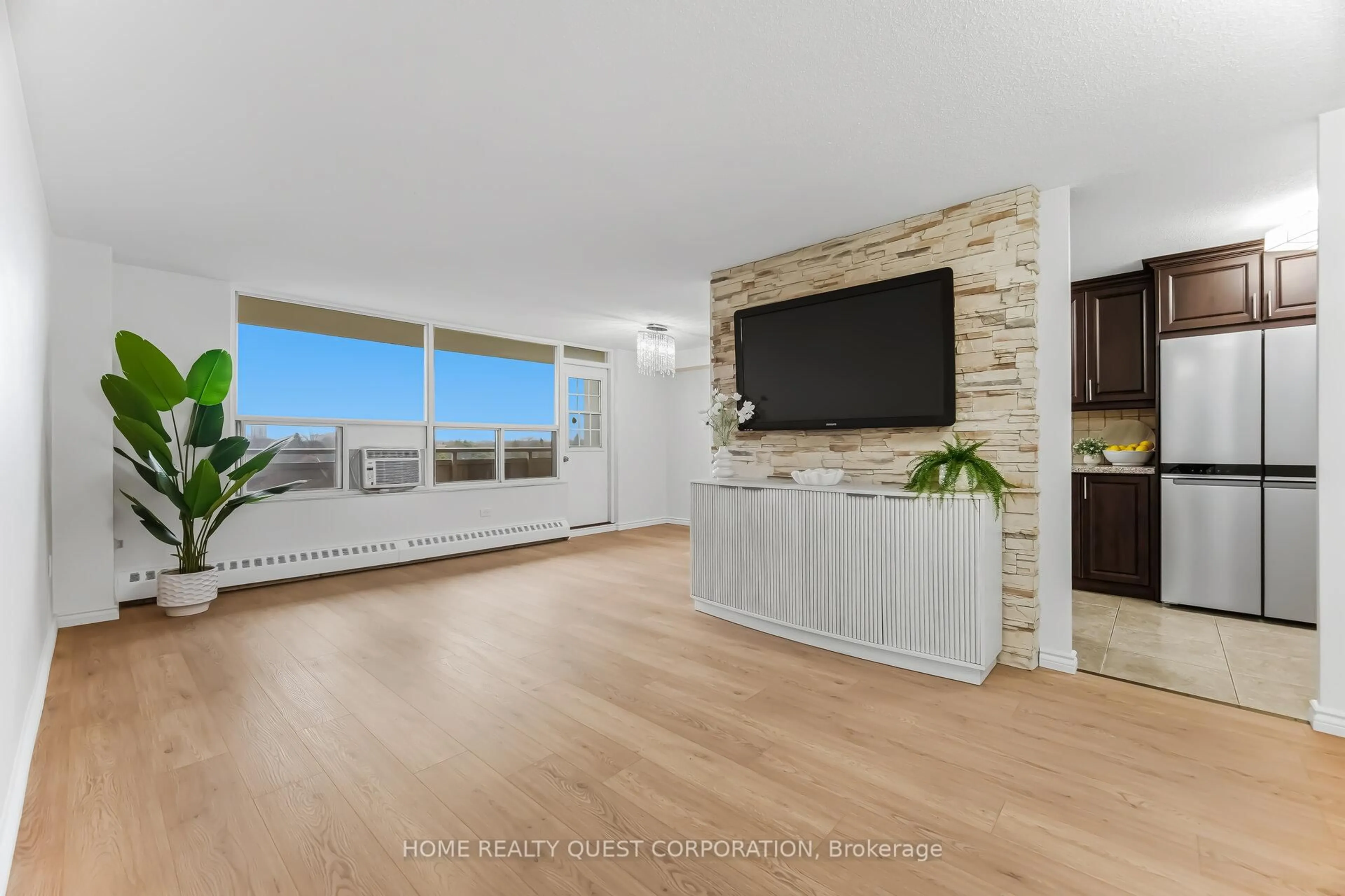 Unknown for 3120 Kirwin Ave #605, Mississauga Ontario L5A 3R2