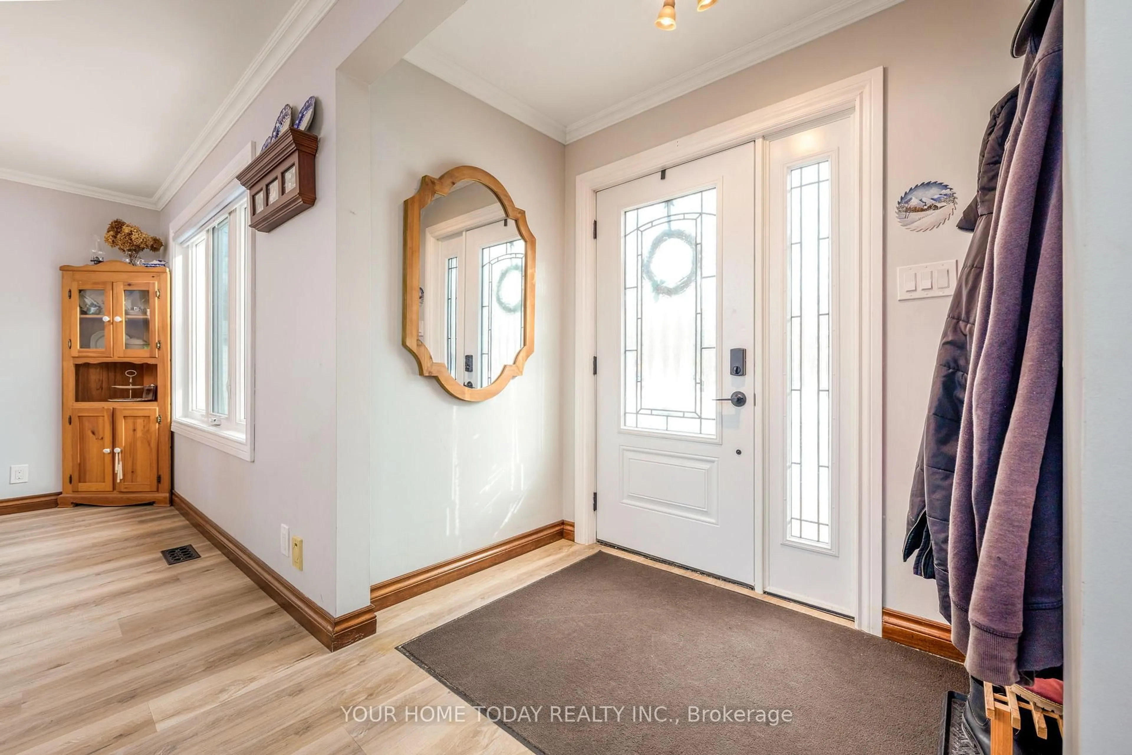 Indoor entryway for 20 Elgin St, Halton Hills Ontario L7G 3M3