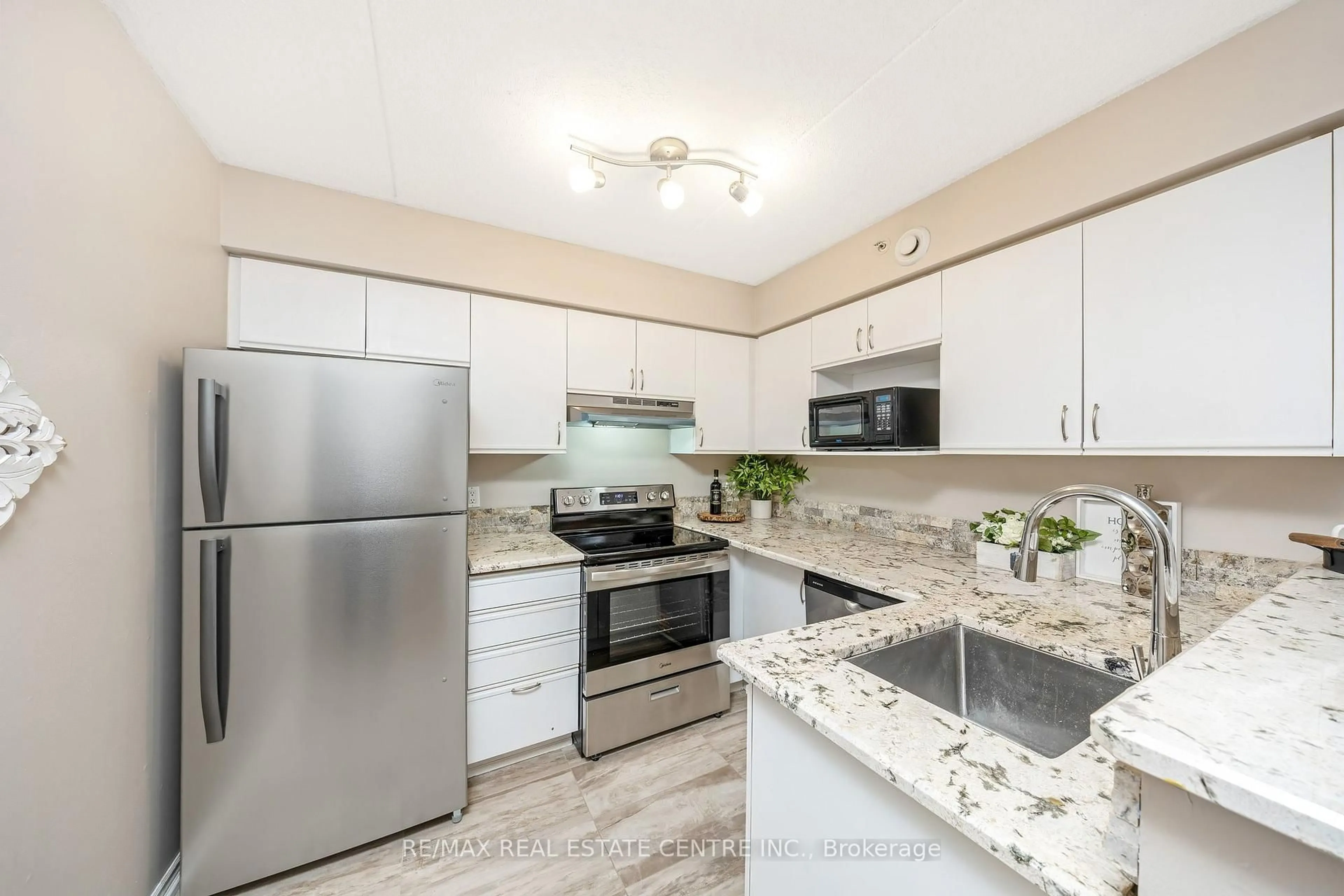 Standard kitchen, ceramic/tile floor for 4025 Kilmer Dr #308, Burlington Ontario L7M 4M5