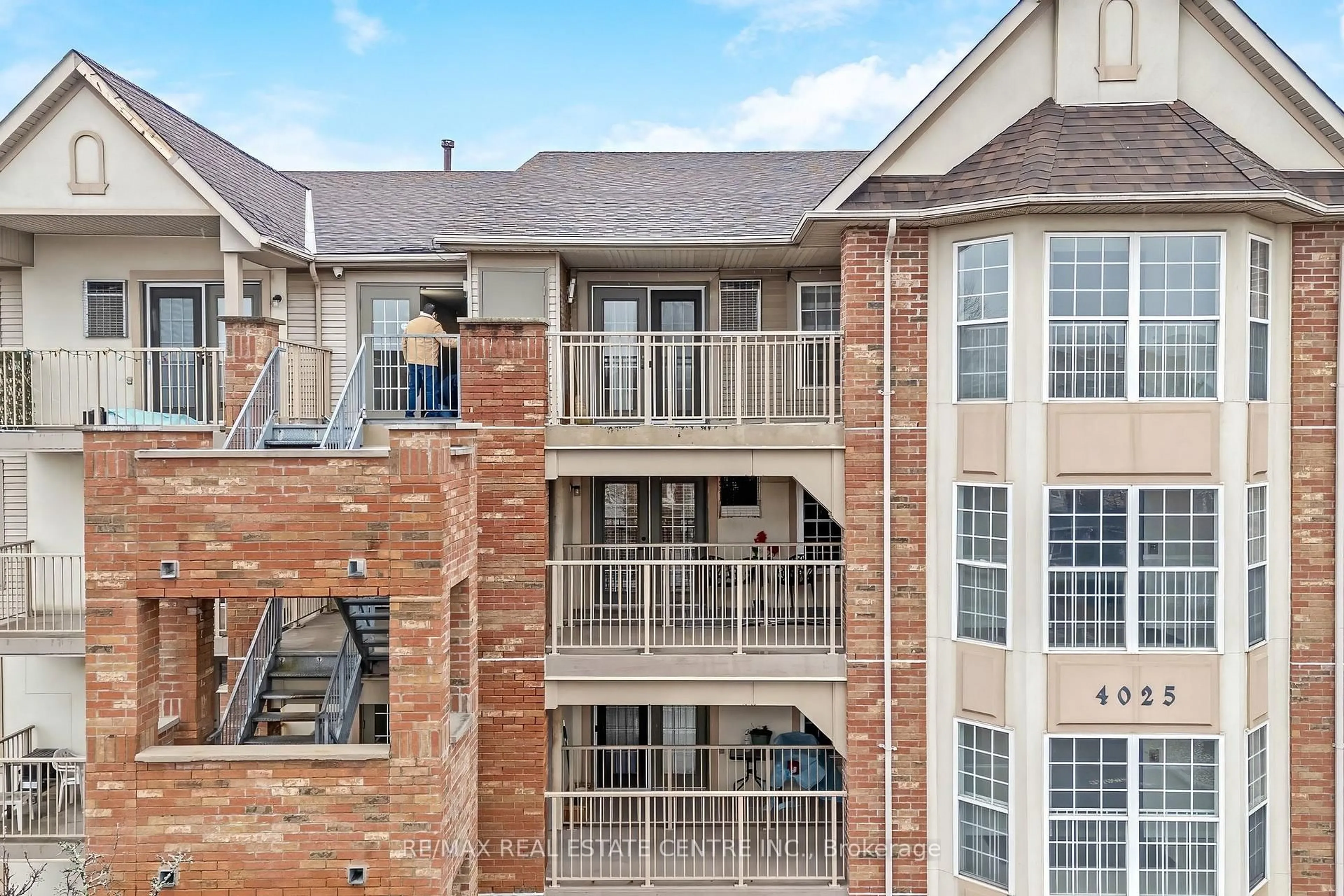 A pic from outside/outdoor area/front of a property/back of a property/a pic from drone, unknown for 4025 Kilmer Dr #308, Burlington Ontario L7M 4M5