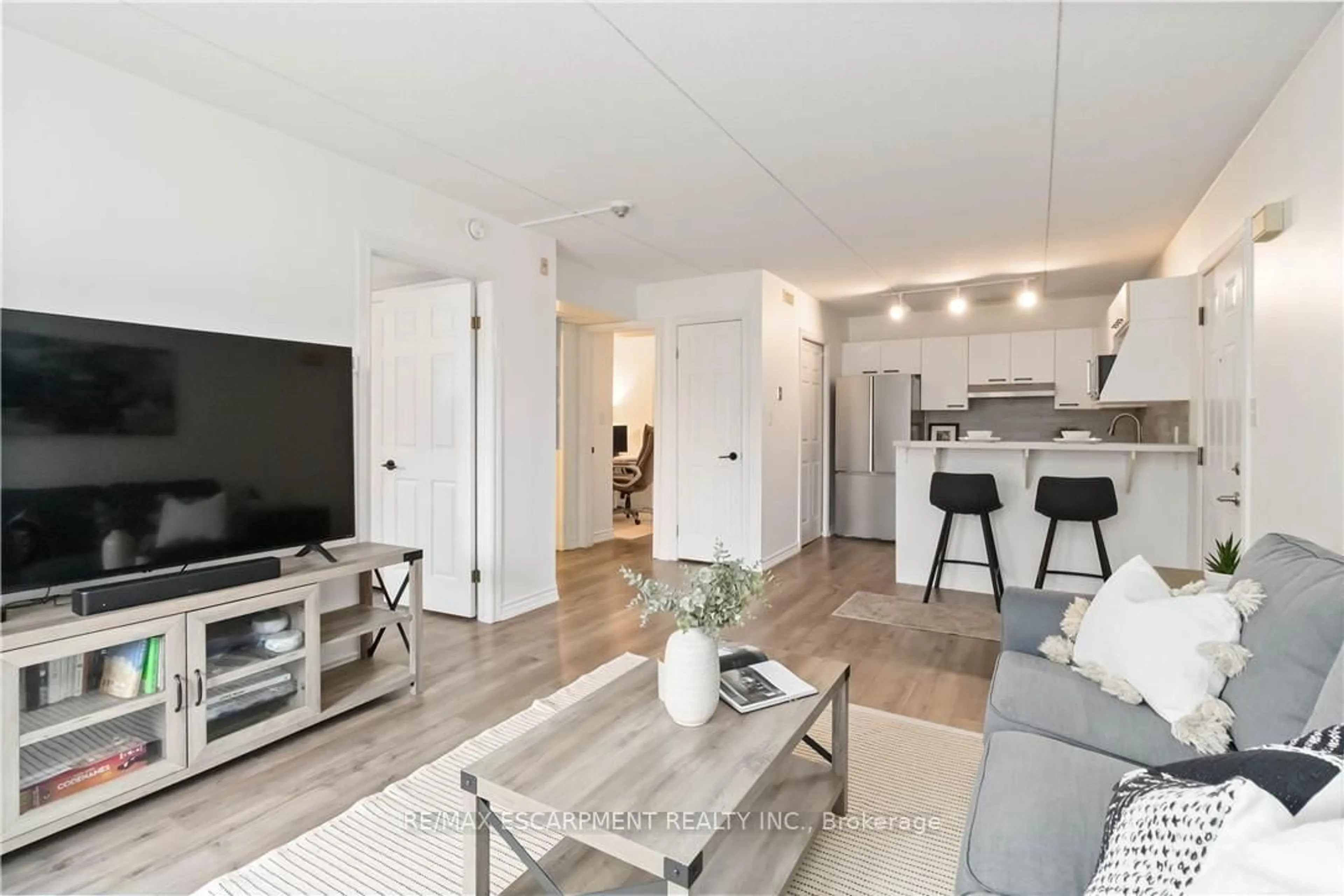 Living room with furniture, unknown for 2030 Cleaver Ave #222, Burlington Ontario L7M 4C3