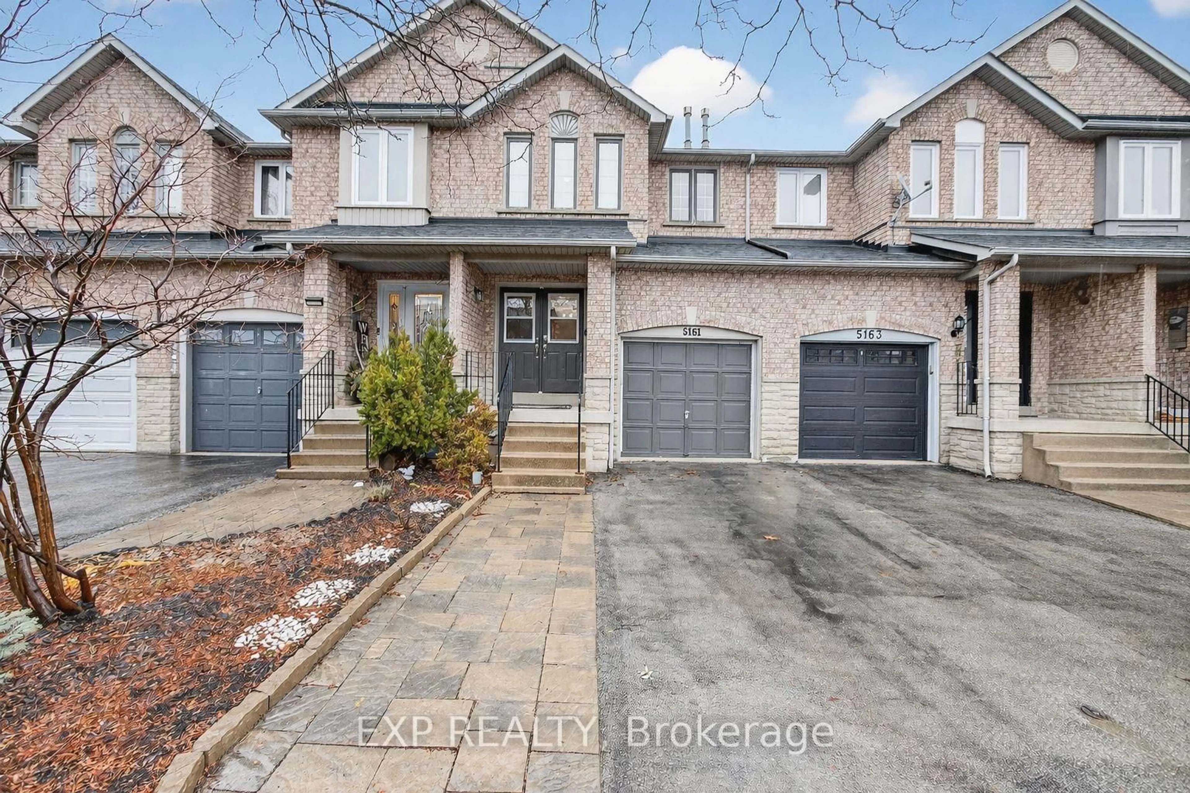 Home with brick exterior material, street for 5161 Falconcrest Dr, Burlington Ontario L7L 6K4