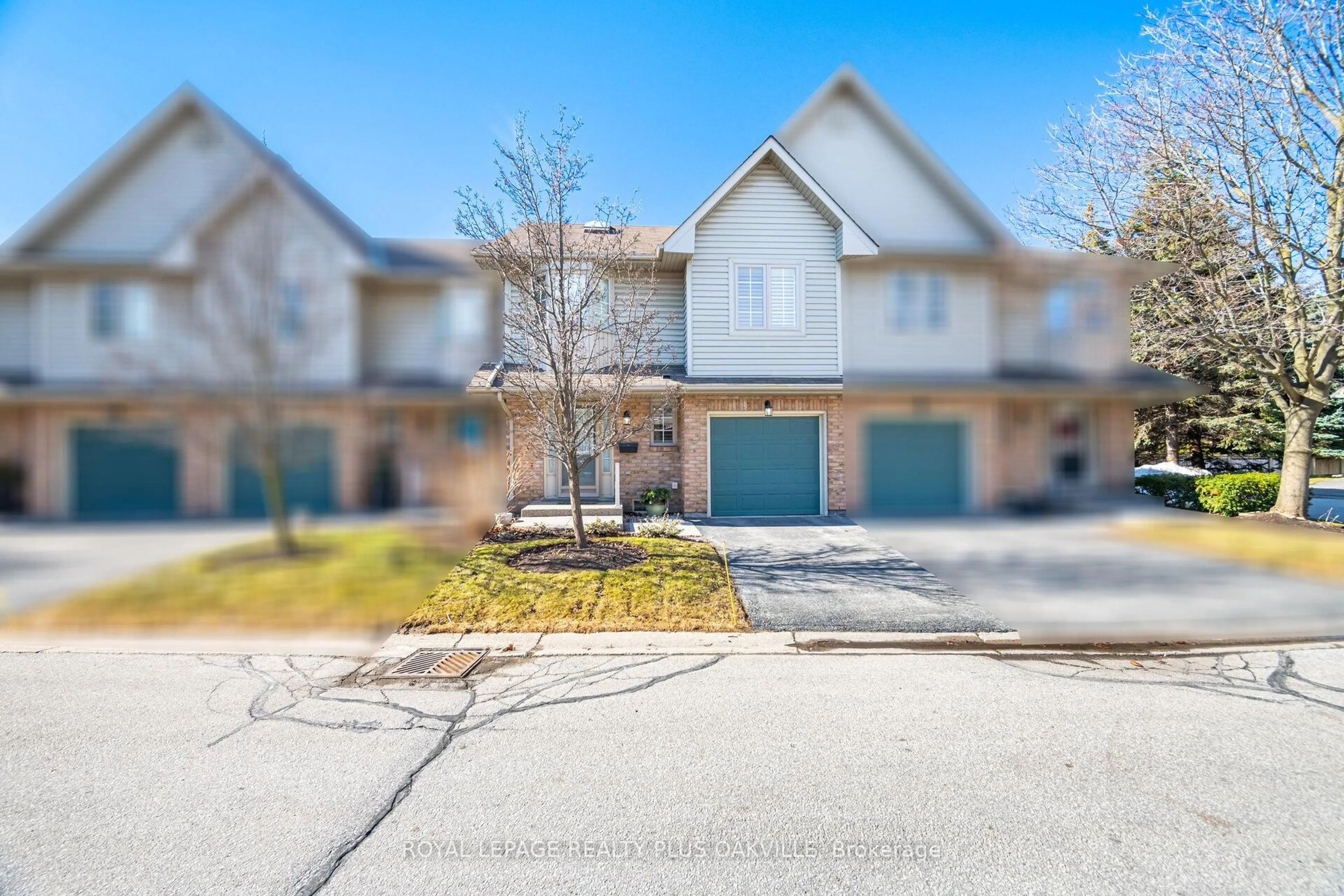 A pic from outside/outdoor area/front of a property/back of a property/a pic from drone, street for 3333 New St #135, Burlington Ontario L7N 1N1
