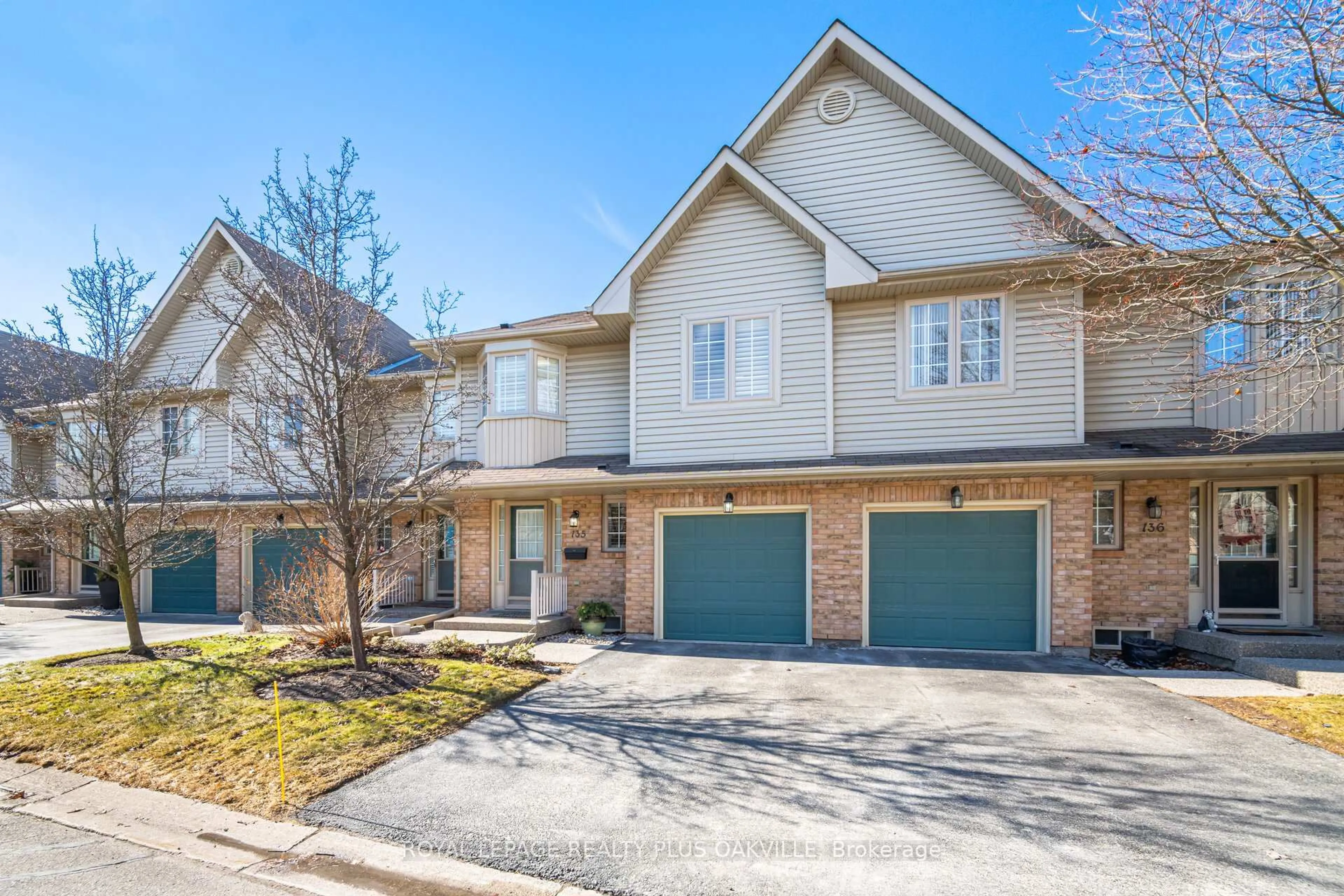 Home with brick exterior material, street for 3333 New St #135, Burlington Ontario L7N 1N1