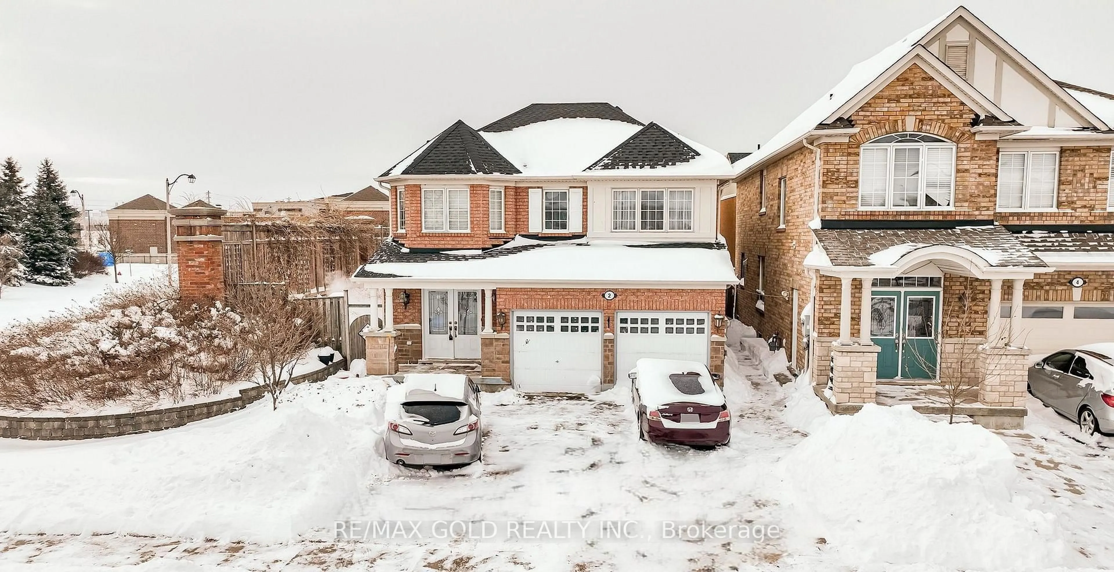 A pic from outside/outdoor area/front of a property/back of a property/a pic from drone, street for 2 Zimmer St, Brampton Ontario L6S 6L3