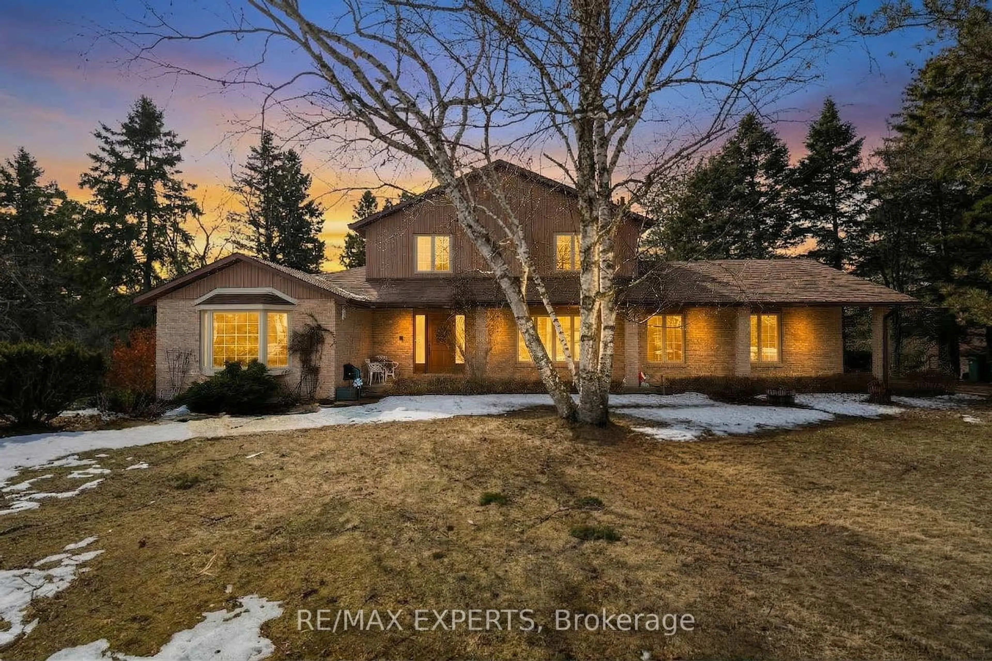 A pic from outside/outdoor area/front of a property/back of a property/a pic from drone, street for 16 Linn Rd, Caledon Ontario L7E 0N3